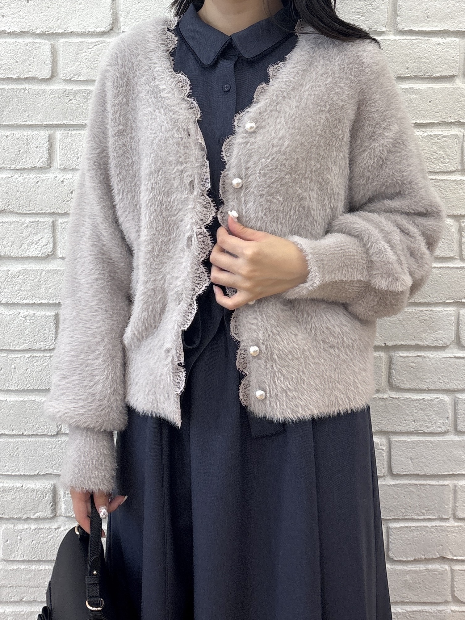 AOIさんの「Couture brooch｜【ふわふわフェザー】前後2WAY ニットカーディガン」を使ったコーディネート