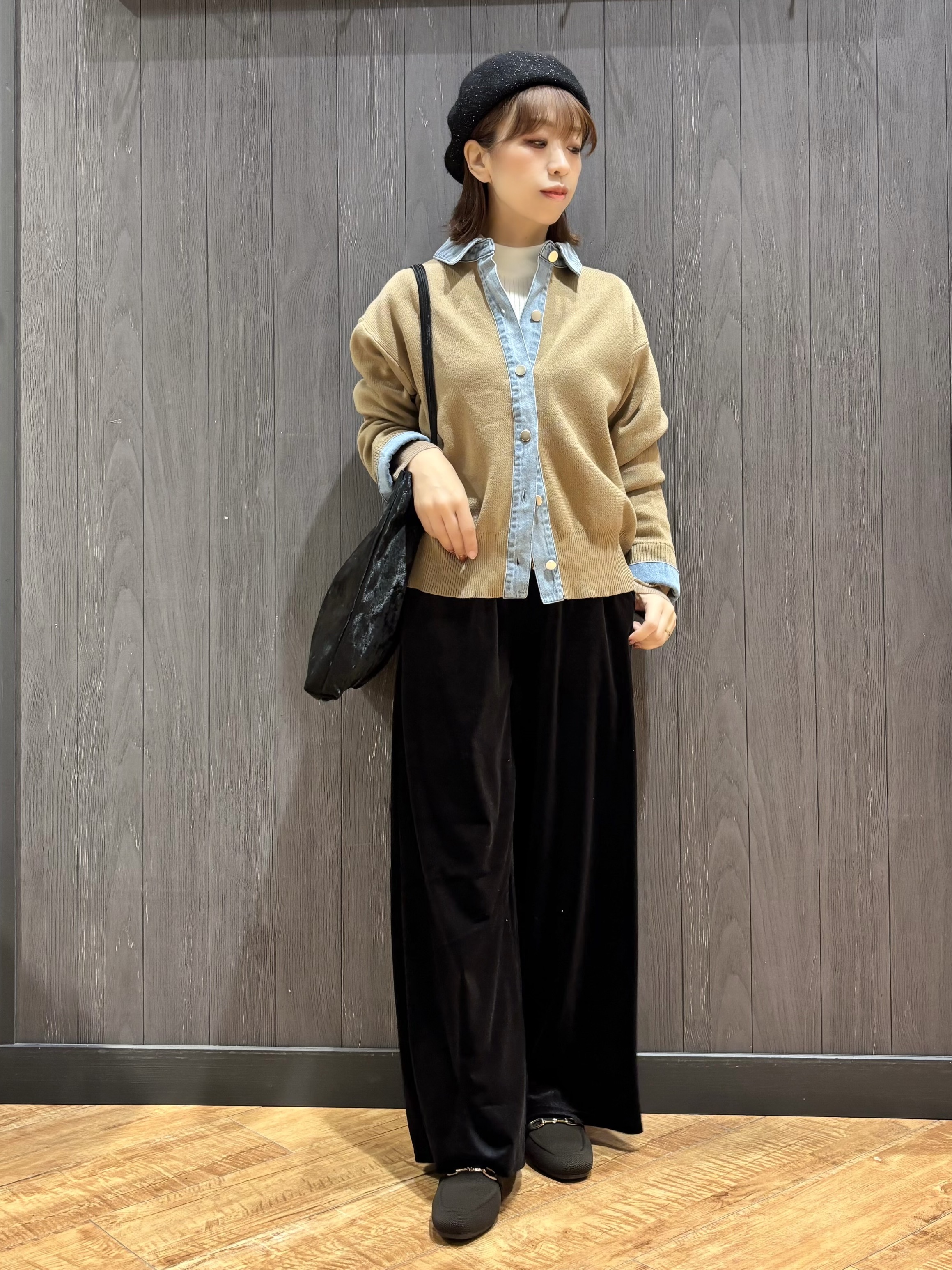 meiさんの「SHOO･LA･RUE｜【S-LL/洗濯機可】デニム／チェック切替でこなれ見え 金ボタンニットカーディガン」を使ったコーディネート