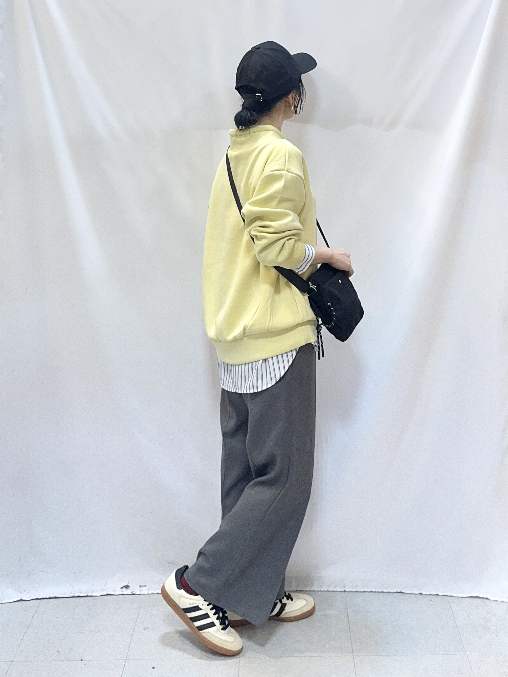 𝐇𝐢𝐫𝐨𝐦𝐢さんの「SHOO･LA･RUE｜【S-LL/体型カバー】もちさらなめらかタッチ 抜き襟風トップス」を使ったコーディネート