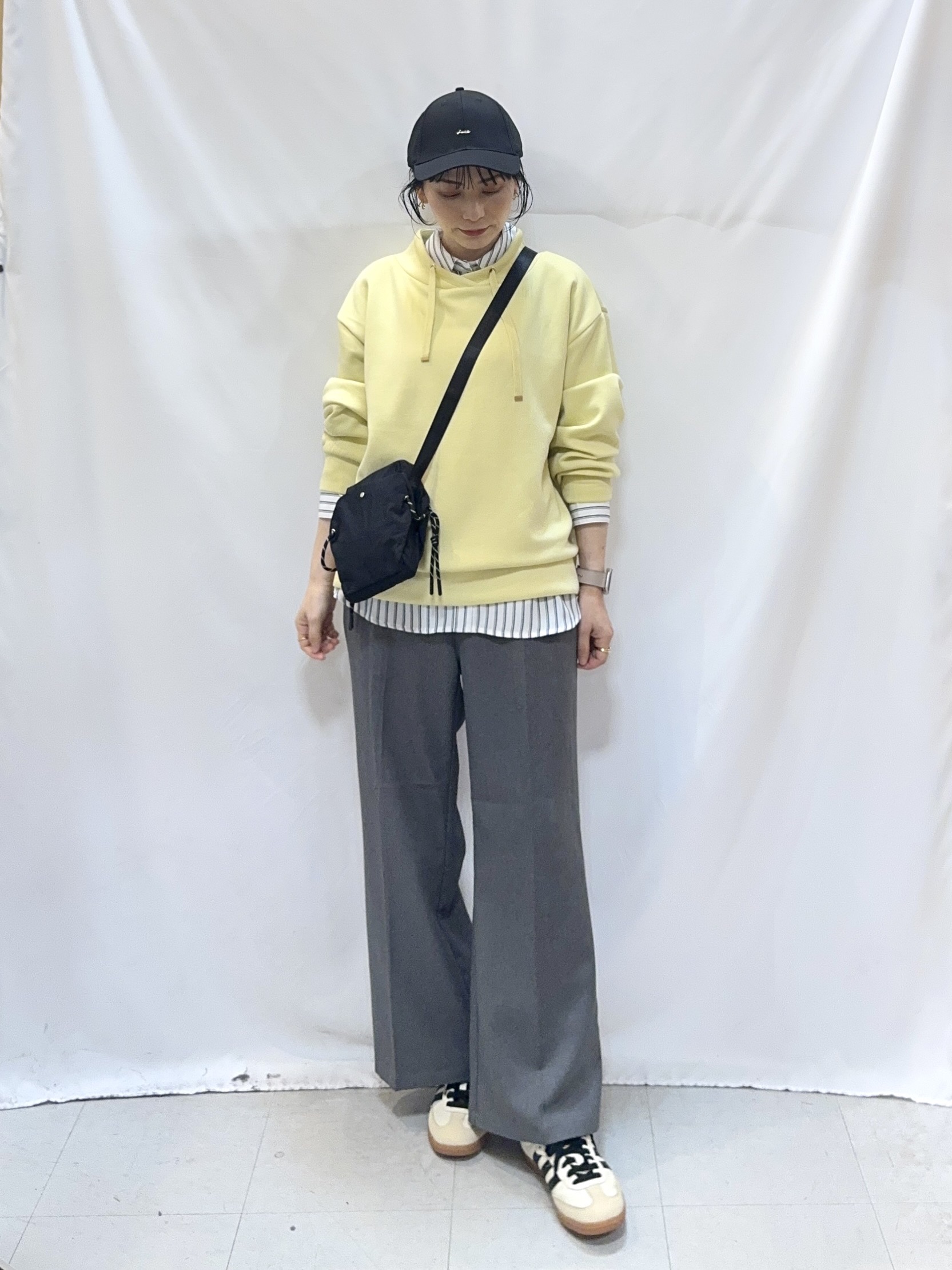 𝐇𝐢𝐫𝐨𝐦𝐢さんの「SHOO･LA･RUE｜【S-LL/体型カバー】もちさらなめらかタッチ 抜き襟風トップス」を使ったコーディネート