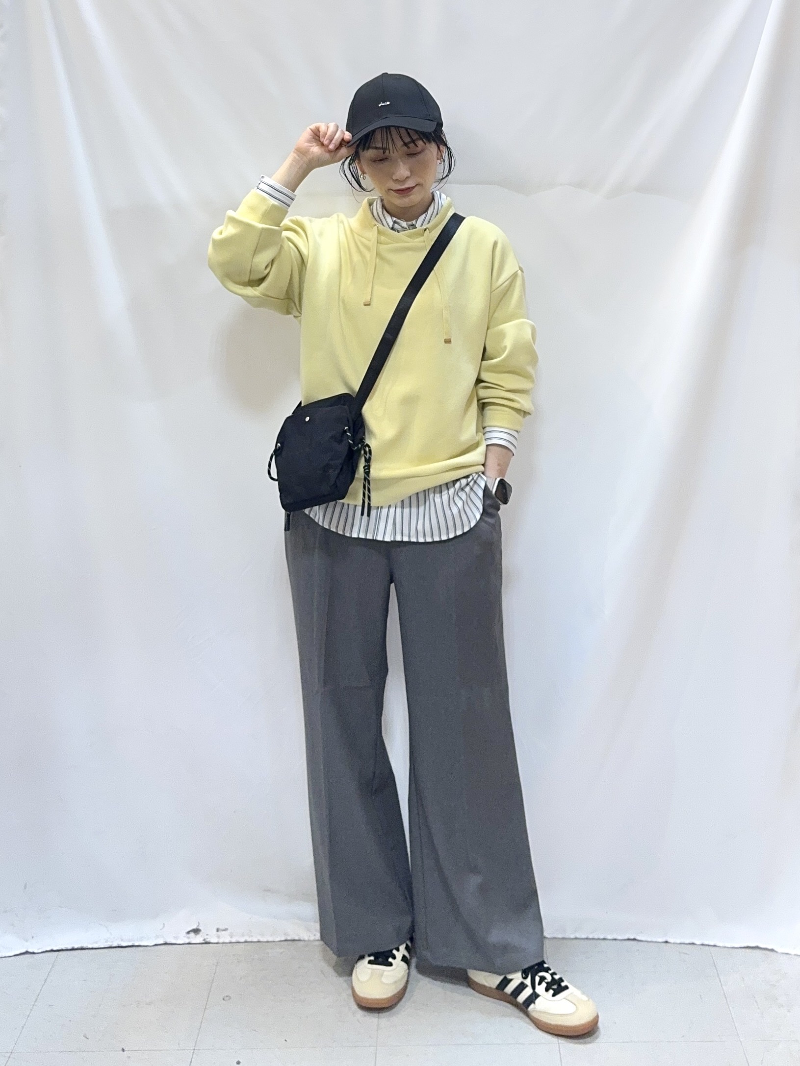 𝐇𝐢𝐫𝐨𝐦𝐢さんの「SHOO･LA･RUE｜【S-LL/体型カバー】もちさらなめらかタッチ 抜き襟風トップス」を使ったコーディネート