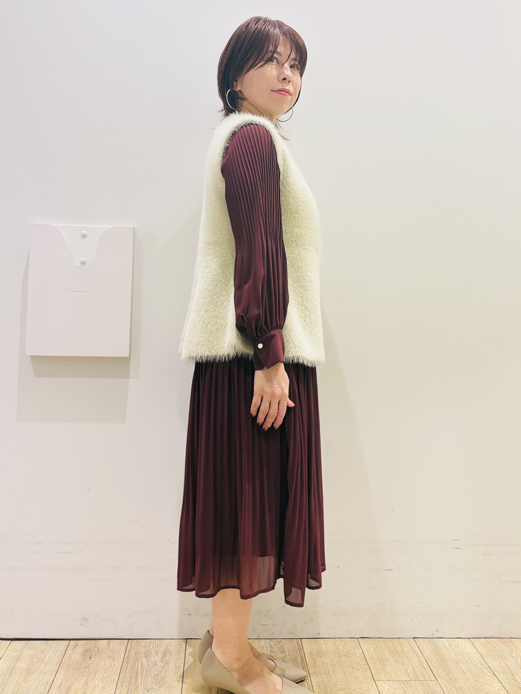 YUKOさんの「index｜フェザーニットペプラムジレ【洗濯機OK】」を使ったコーディネート