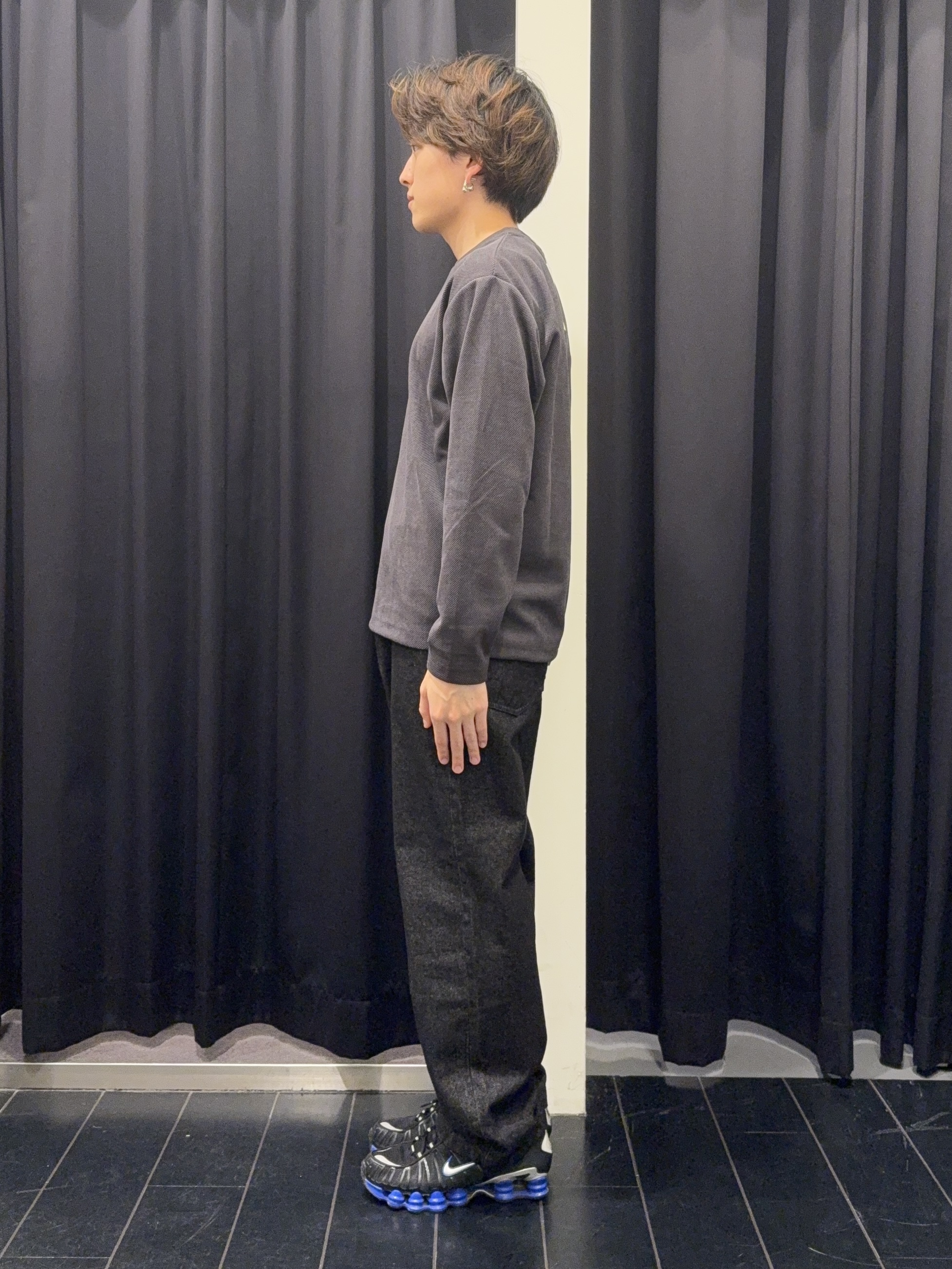 カシマさんの「THE SHOP TK｜【洗濯機OK】カノコ編み 長袖Tシャツ」を使ったコーディネート