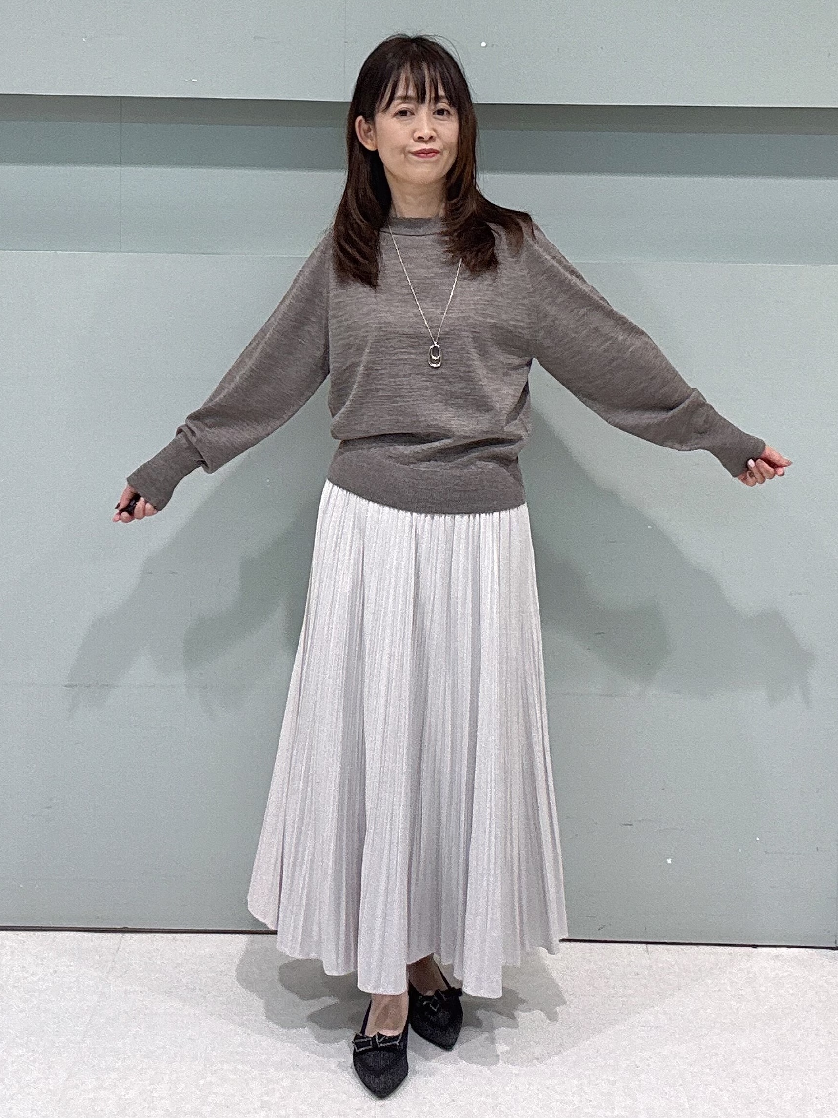 makiさんの「UNTITLED｜【アンサンブル可能/オンオフ使える】シルクウールカシミヤプルオーバー」を使ったコーディネート