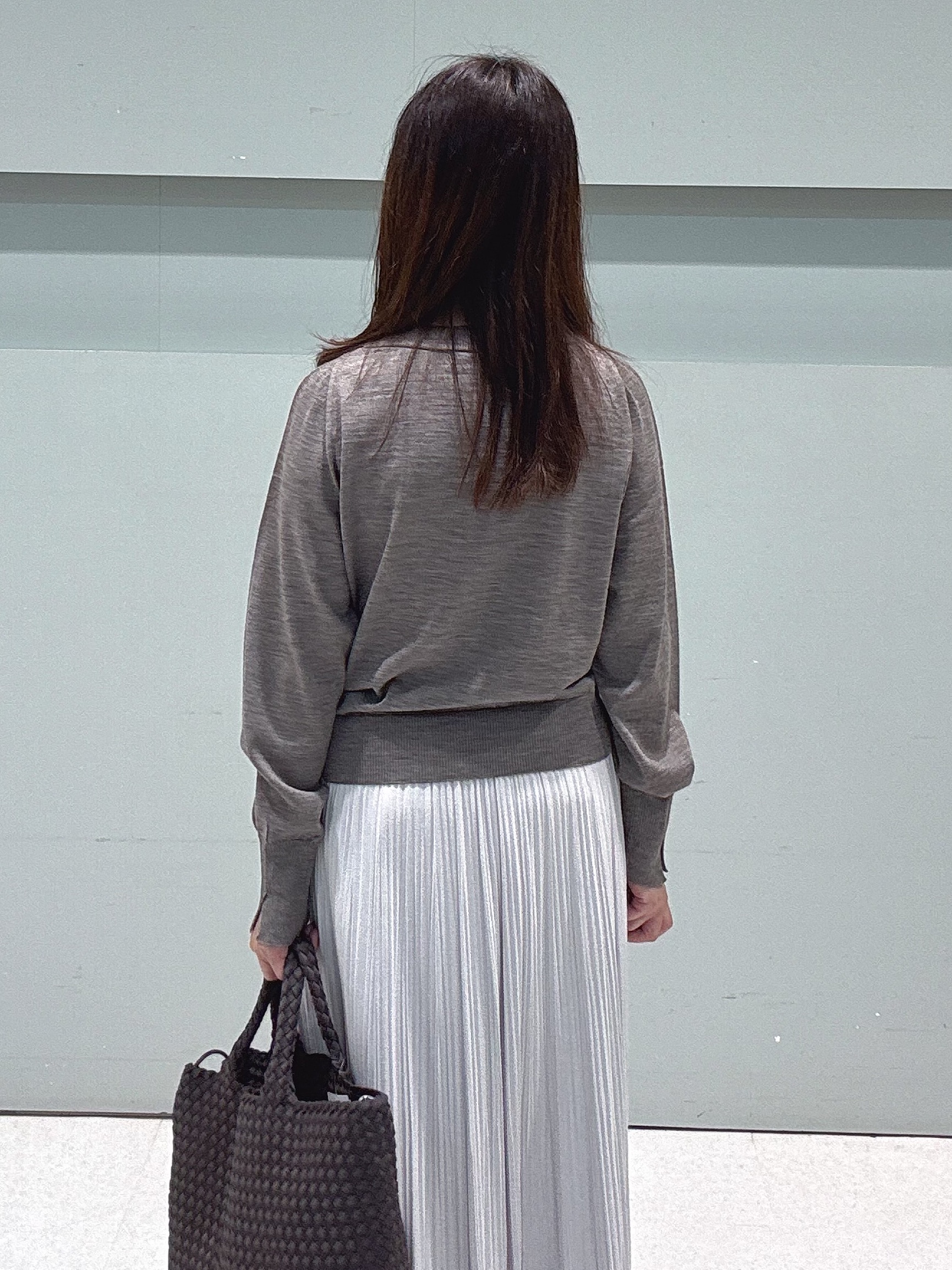 makiさんの「UNTITLED｜【アンサンブル可能/オンオフ使える】シルクウールカシミヤプルオーバー」を使ったコーディネート