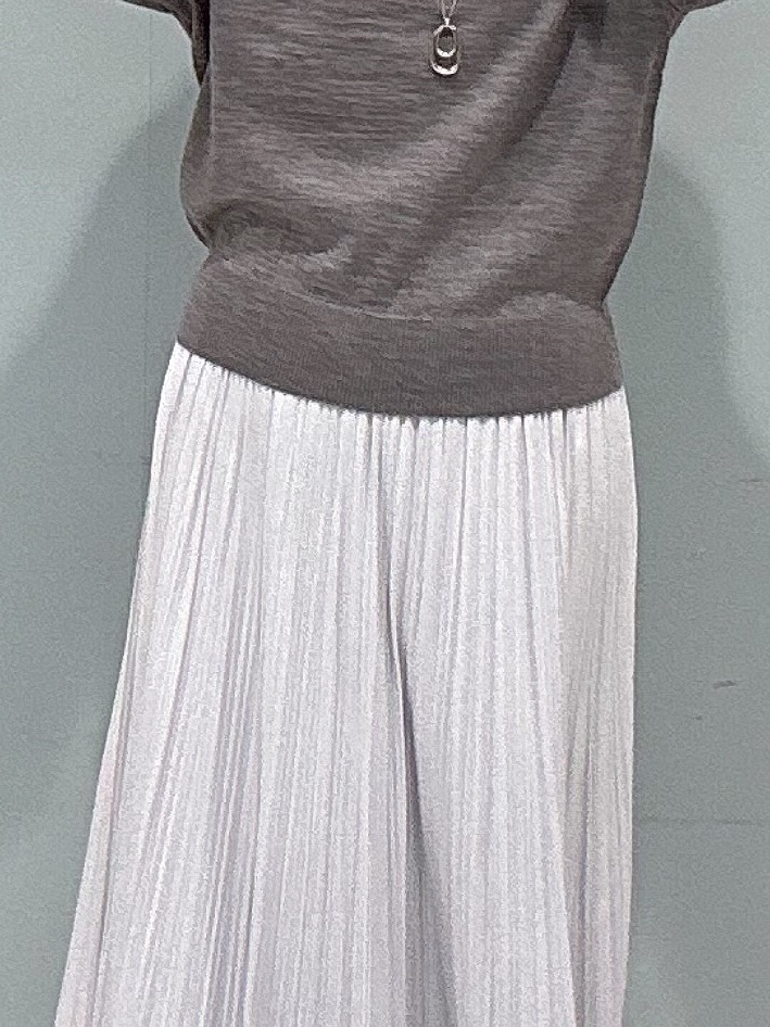 makiさんの「UNTITLED｜【アンサンブル可能/オンオフ使える】シルクウールカシミヤプルオーバー」を使ったコーディネート