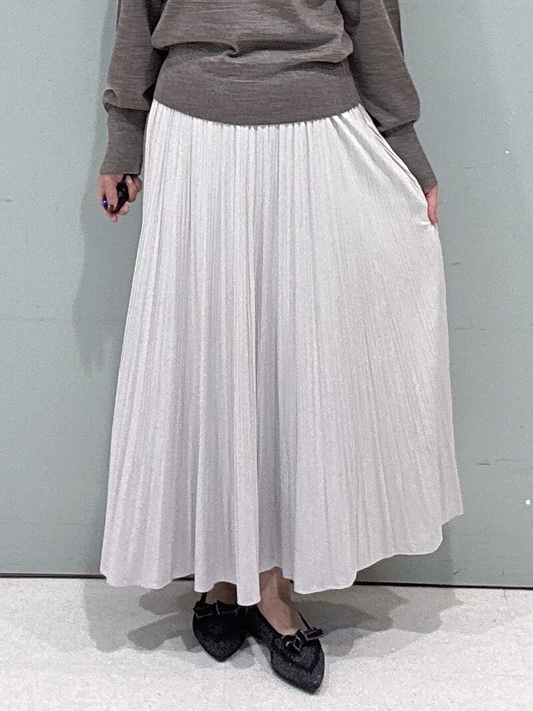 makiさんの「UNTITLED｜【アンサンブル可能/オンオフ使える】シルクウールカシミヤプルオーバー」を使ったコーディネート