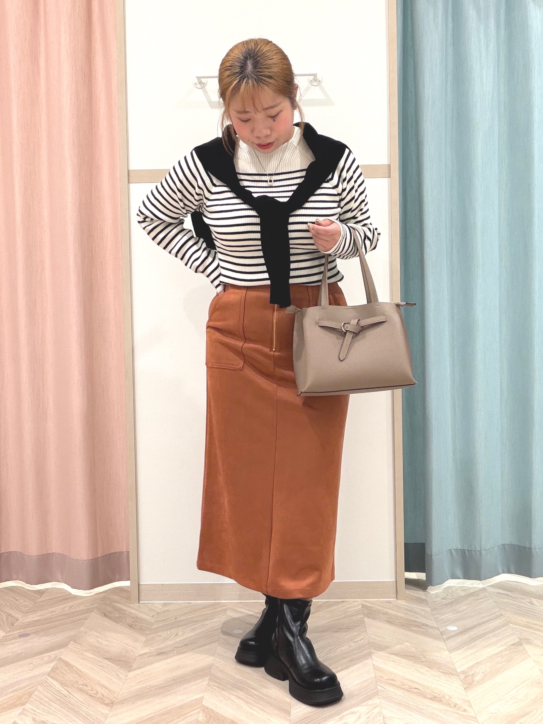 まちゃんなちゃんさんの「SHOO･LA･RUE｜【絶妙なゆるピタ/S-LL/洗濯機可】ちくちくしにくいリブハイネック やわらかニット」を使ったコーディネート