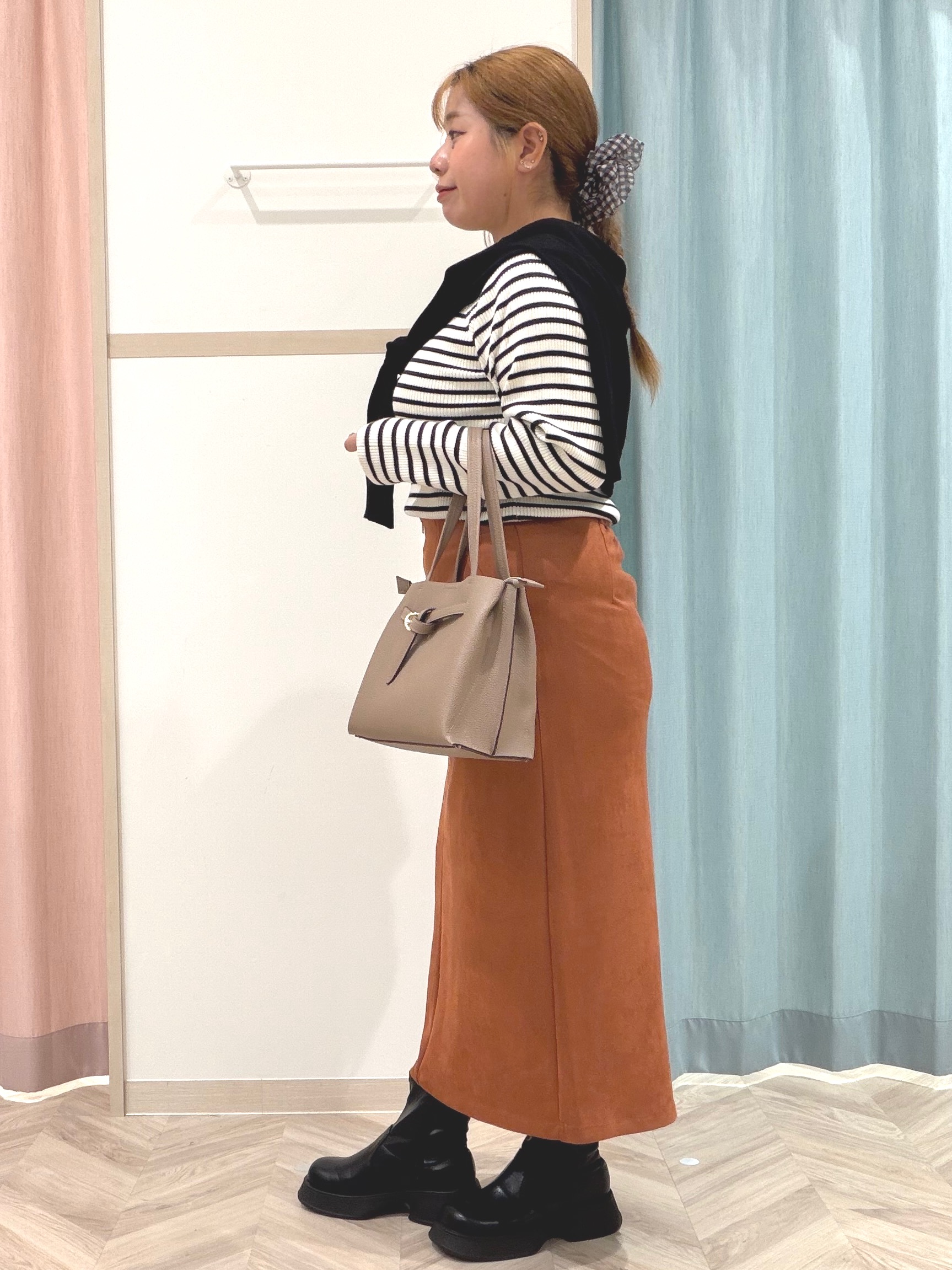まちゃんなちゃんさんの「SHOO･LA･RUE｜【絶妙なゆるピタ/S-LL/洗濯機可】ちくちくしにくいリブハイネック やわらかニット」を使ったコーディネート