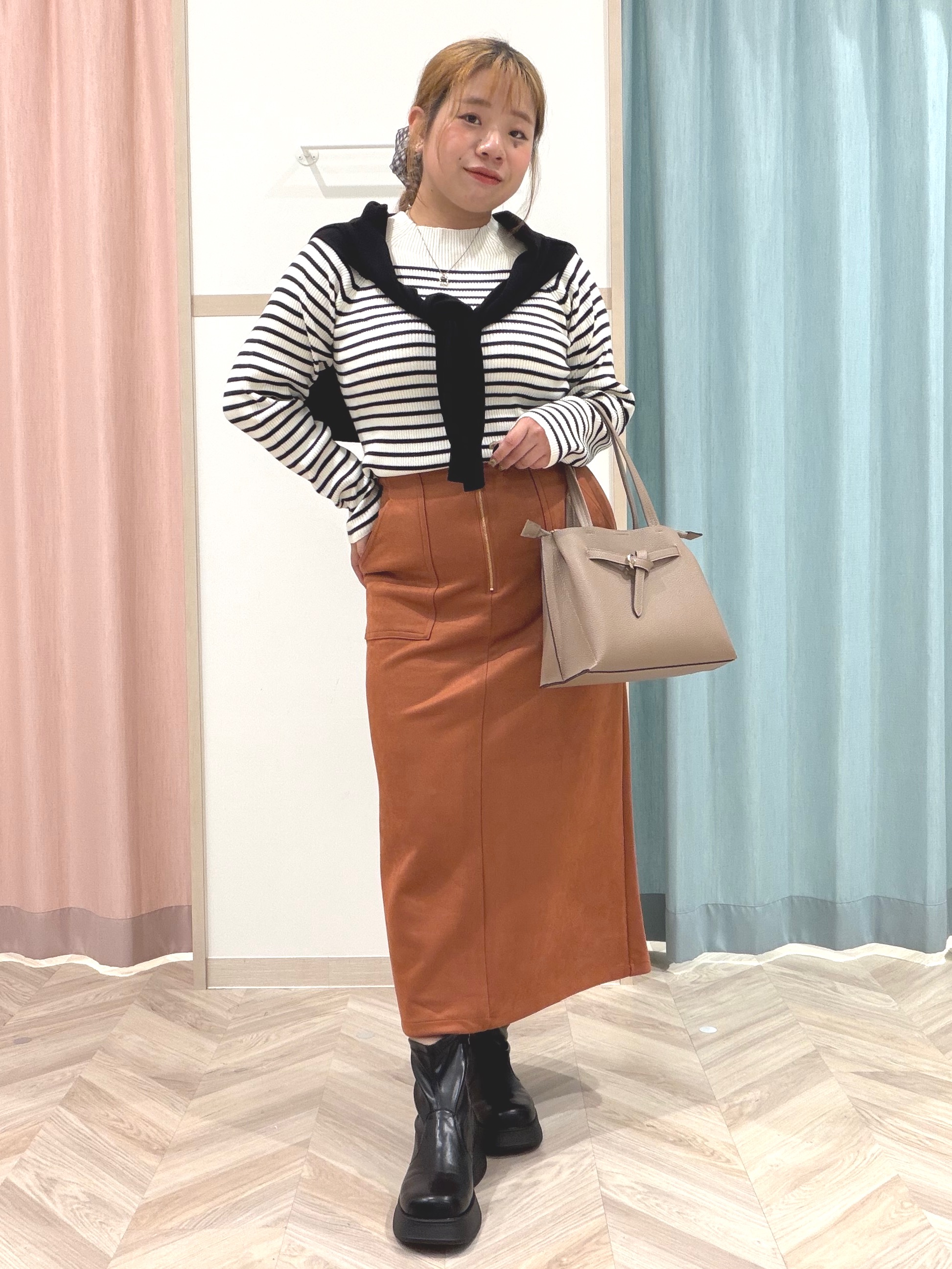 まちゃんなちゃんさんの「SHOO･LA･RUE｜【絶妙なゆるピタ/S-LL/洗濯機可】ちくちくしにくいリブハイネック やわらかニット」を使ったコーディネート