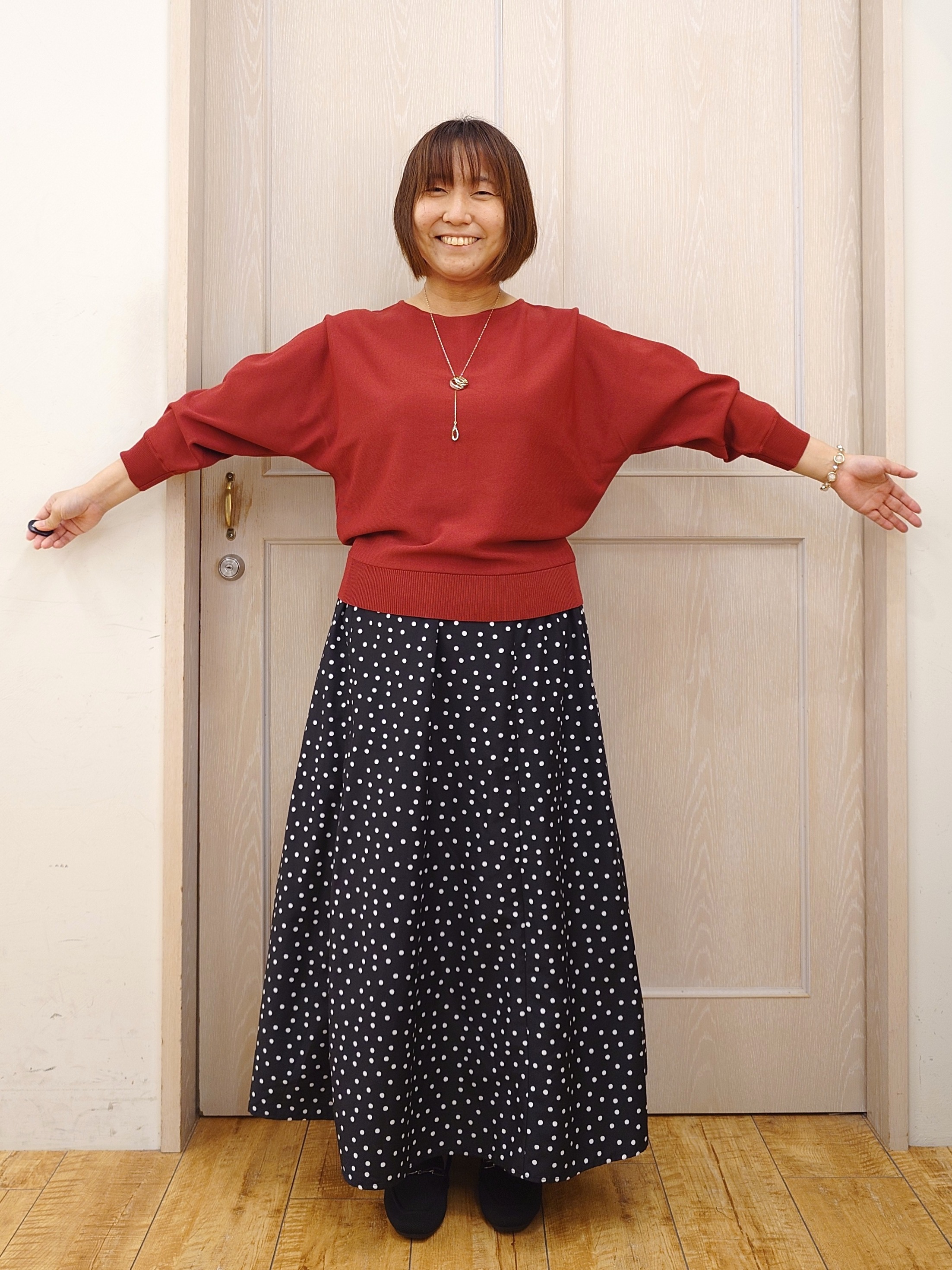 とろろさんの「SHOO･LA･RUE｜【洗濯機可】軽やかさらタッチ インせず着られる すっきり見えドルマンニット」を使ったコーディネート