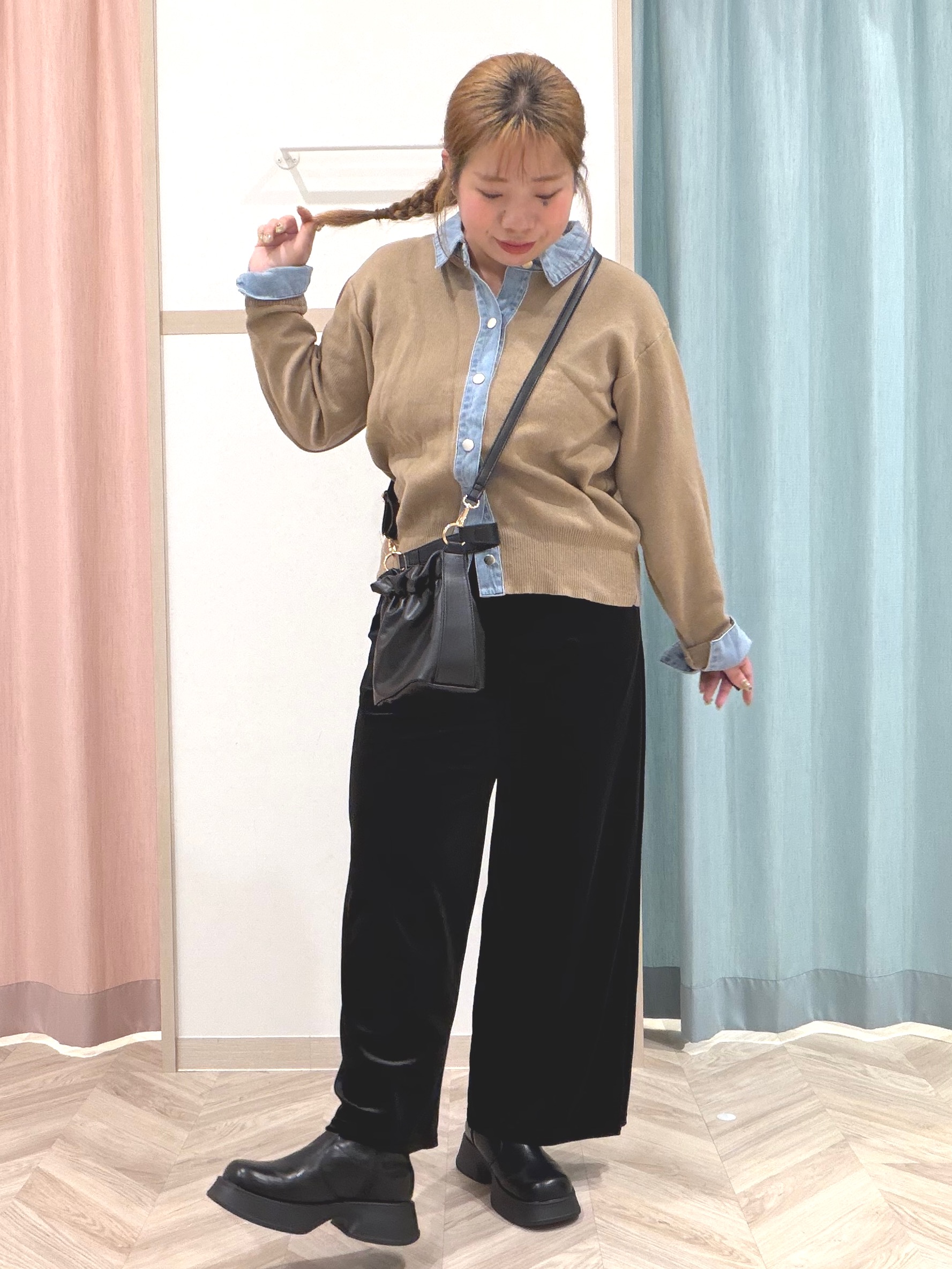 まちゃんなちゃんさんの「SHOO･LA･RUE｜【S-LL/洗濯機可】デニム／チェック切替でこなれ見え 金ボタンニットカーディガン」を使ったコーディネート