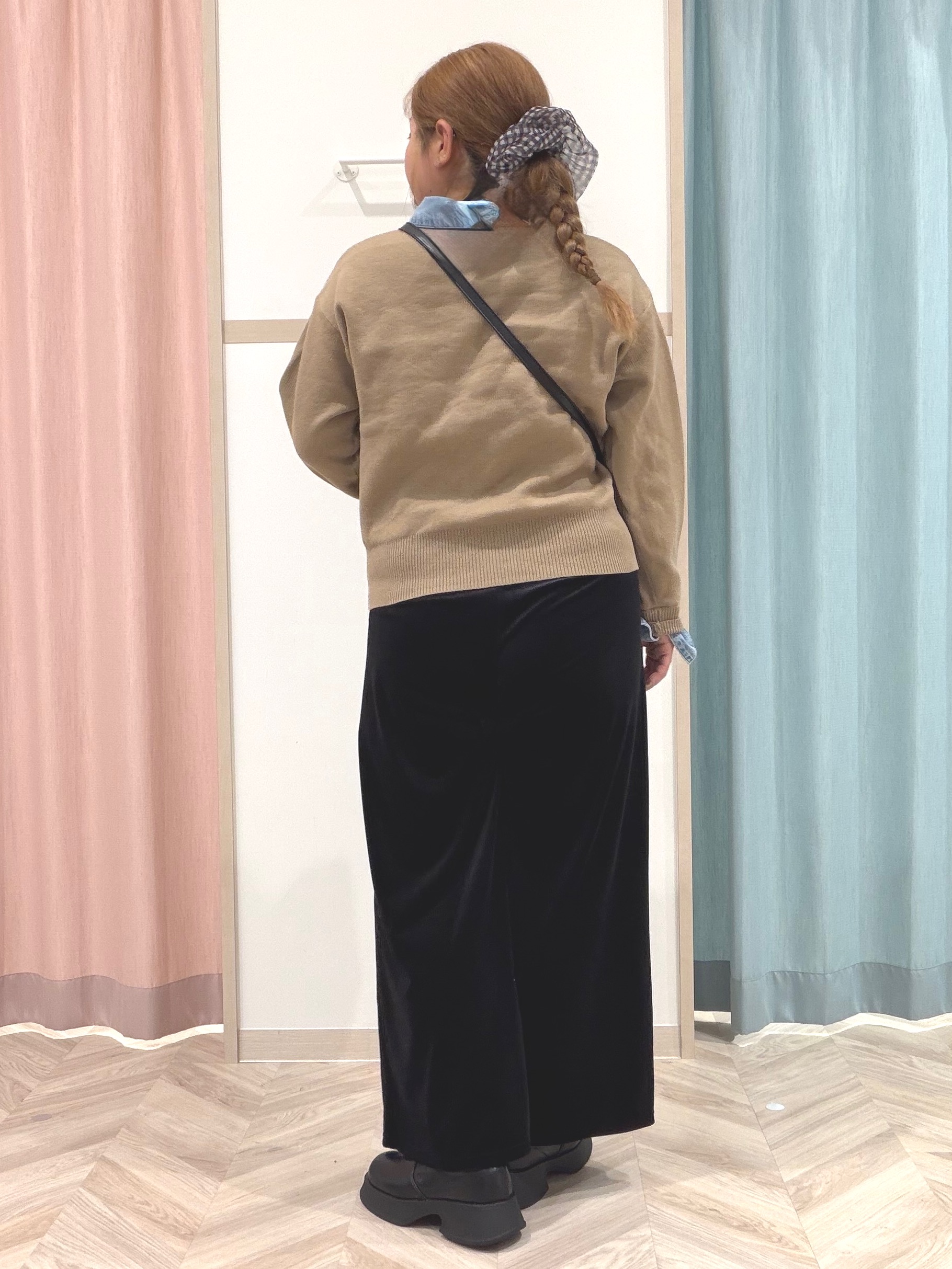 まちゃんなちゃんさんの「SHOO･LA･RUE｜【S-LL/洗濯機可】デニム／チェック切替でこなれ見え 金ボタンニットカーディガン」を使ったコーディネート