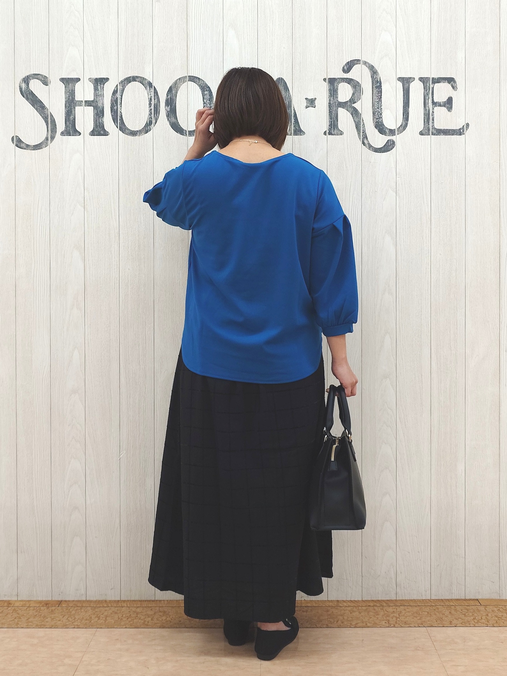 とろろさんの「SHOO･LA･RUE｜【着丈選べる/2点セット/S-LL/洗濯機可】ネックレス付き 着心地さらり7分袖ブラウス」を使ったコーディネート
