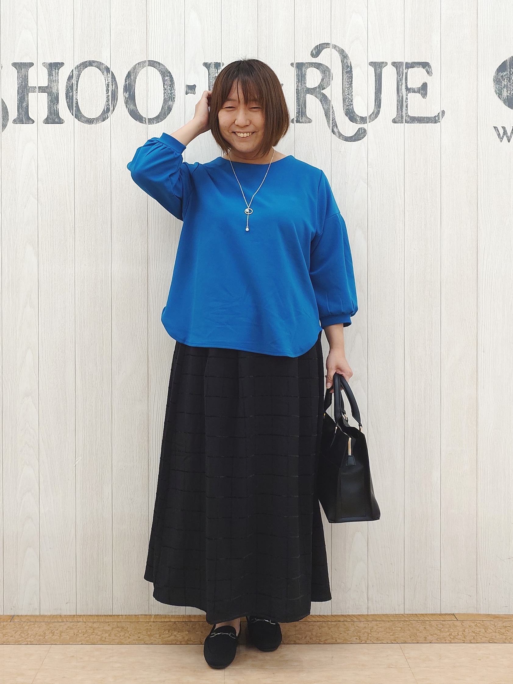 とろろさんの「SHOO･LA･RUE｜【着丈選べる/2点セット/S-LL/洗濯機可】ネックレス付き 着心地さらり7分袖ブラウス」を使ったコーディネート