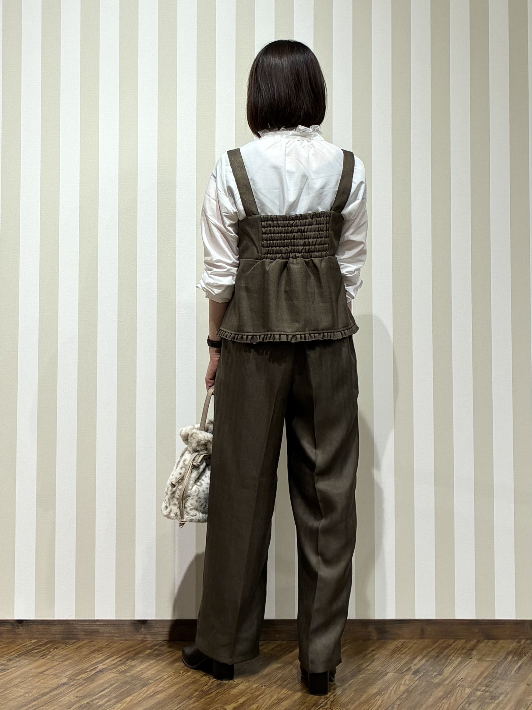 SAOさんの「SHOO･LA･RUE｜【S-LL/洗濯機可】襟フリルが女性らしい リボンブラウス」を使ったコーディネート