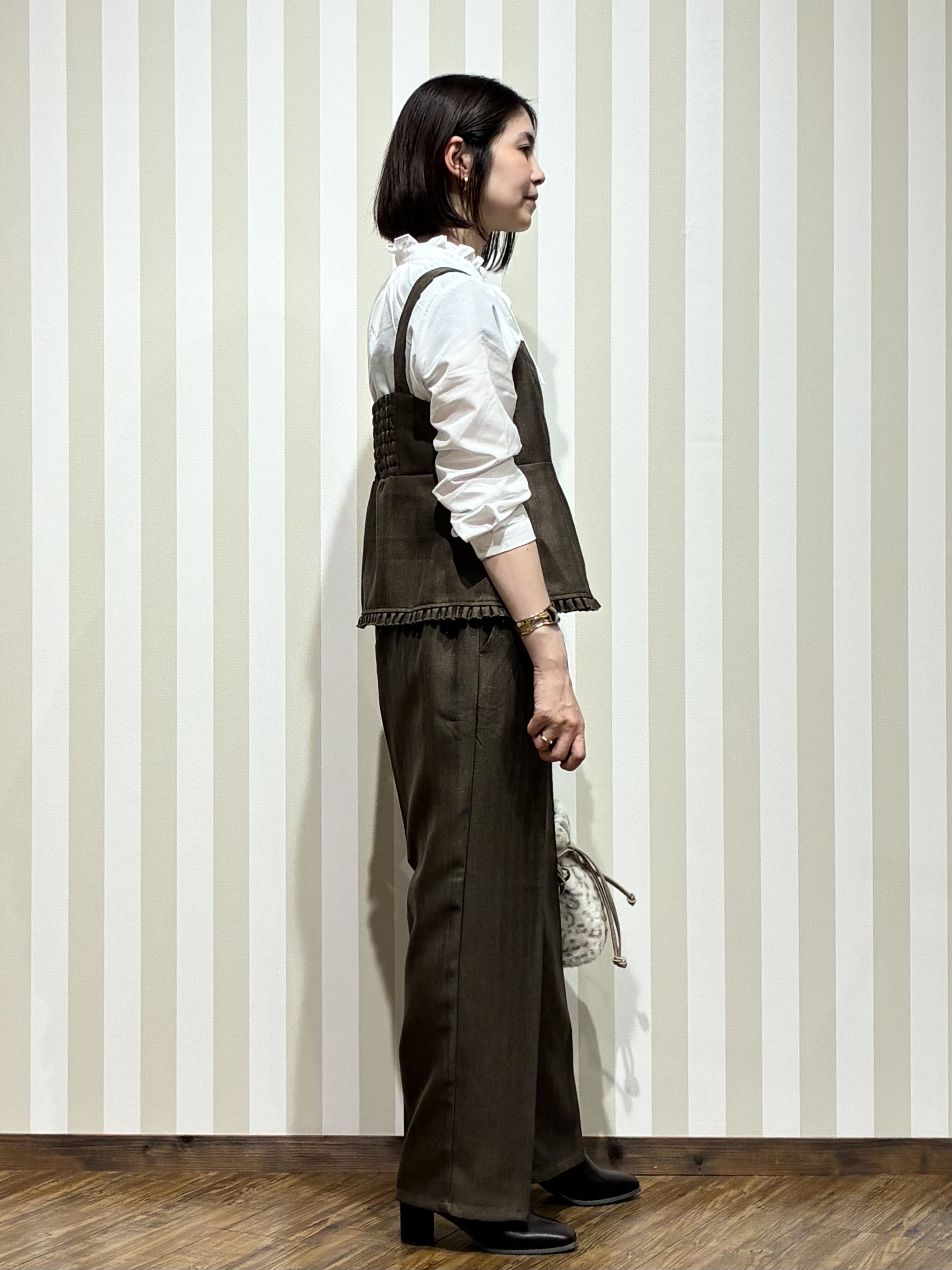 SAOさんの「SHOO･LA･RUE｜【S-LL/洗濯機可】襟フリルが女性らしい リボンブラウス」を使ったコーディネート