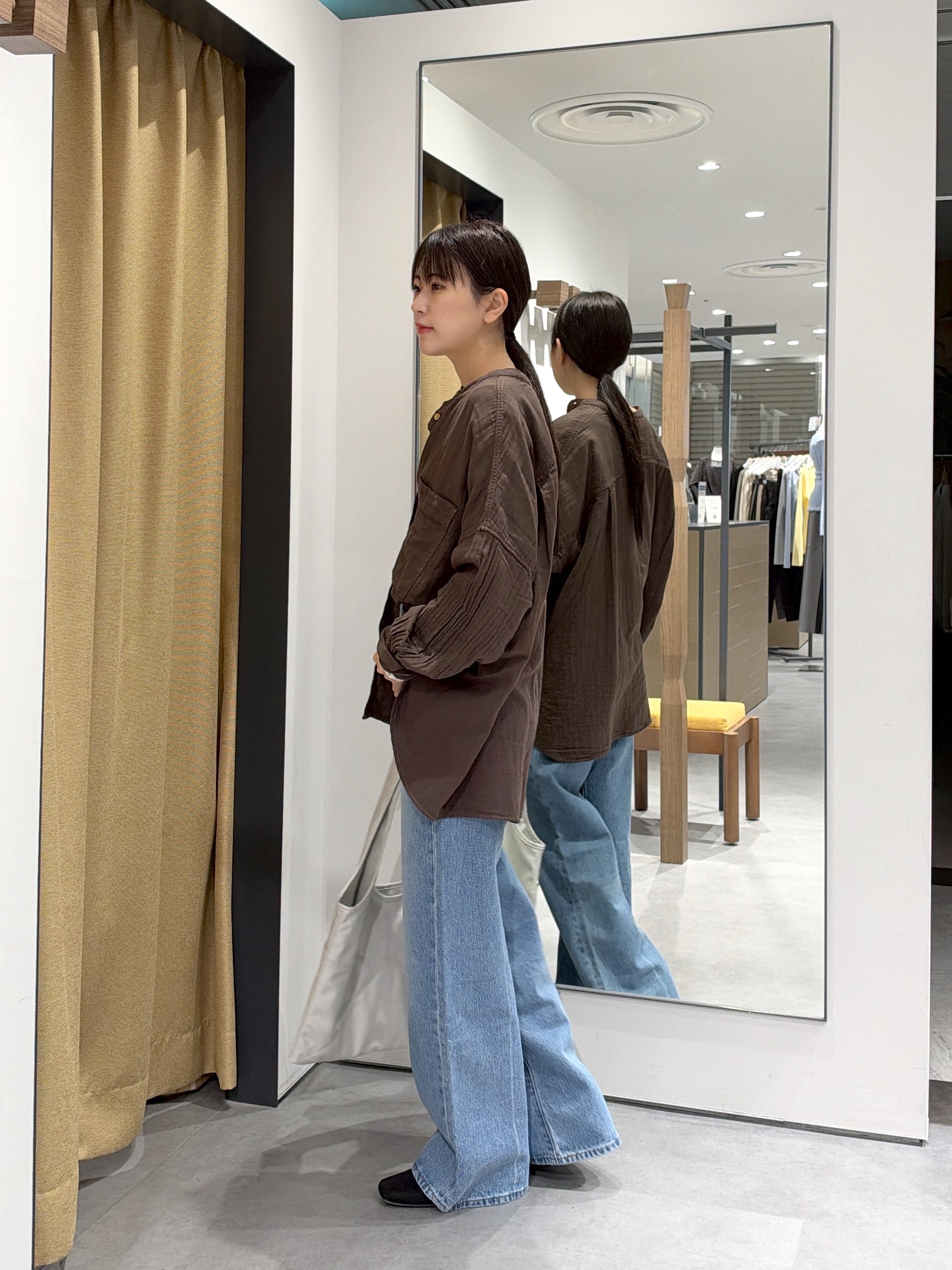 Renoさんの「INDIVI｜ガーゼデニムシャツ」を使ったコーディネート