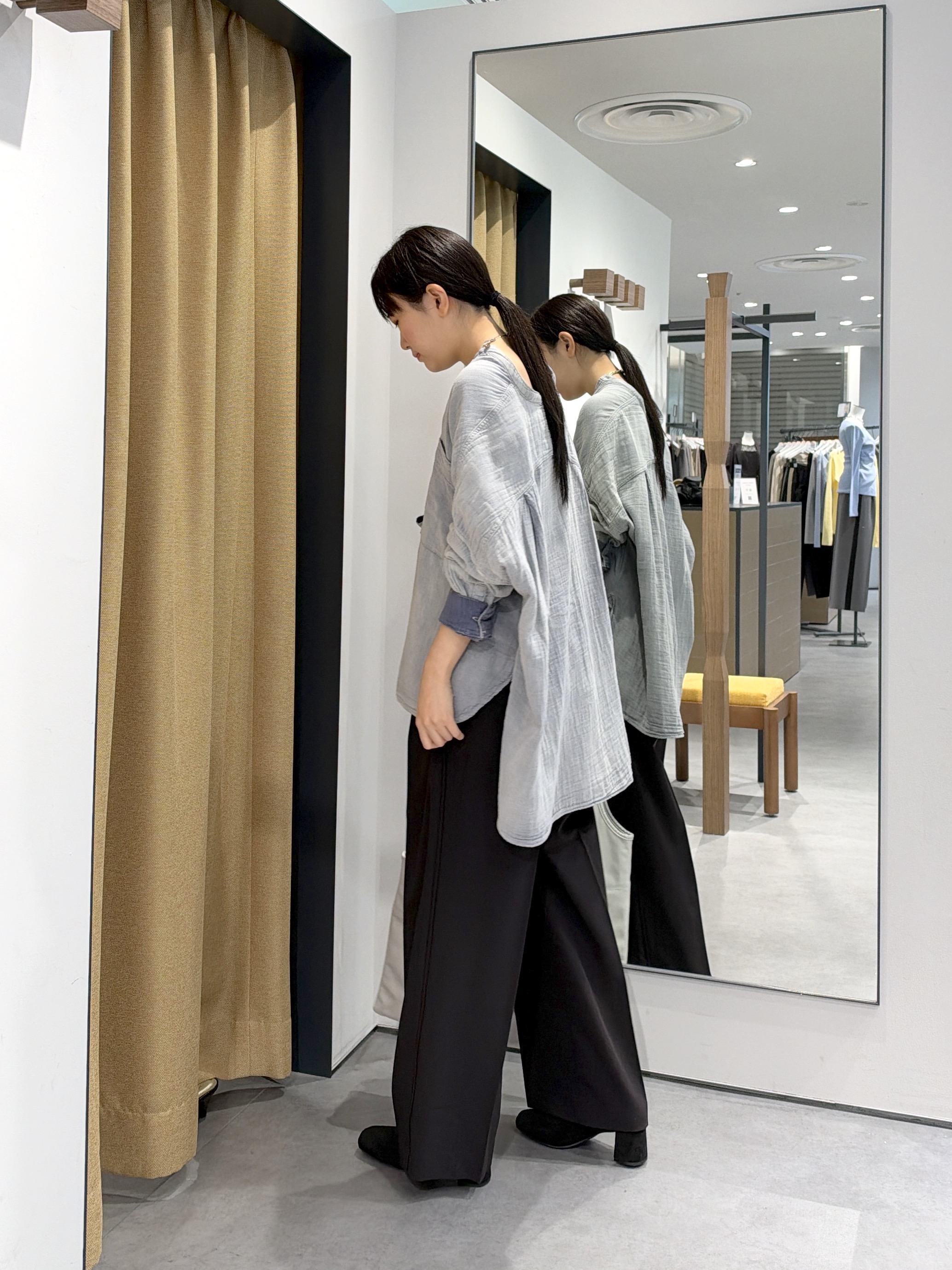 Renoさんの「INDIVI｜ガーゼデニムシャツ」を使ったコーディネート