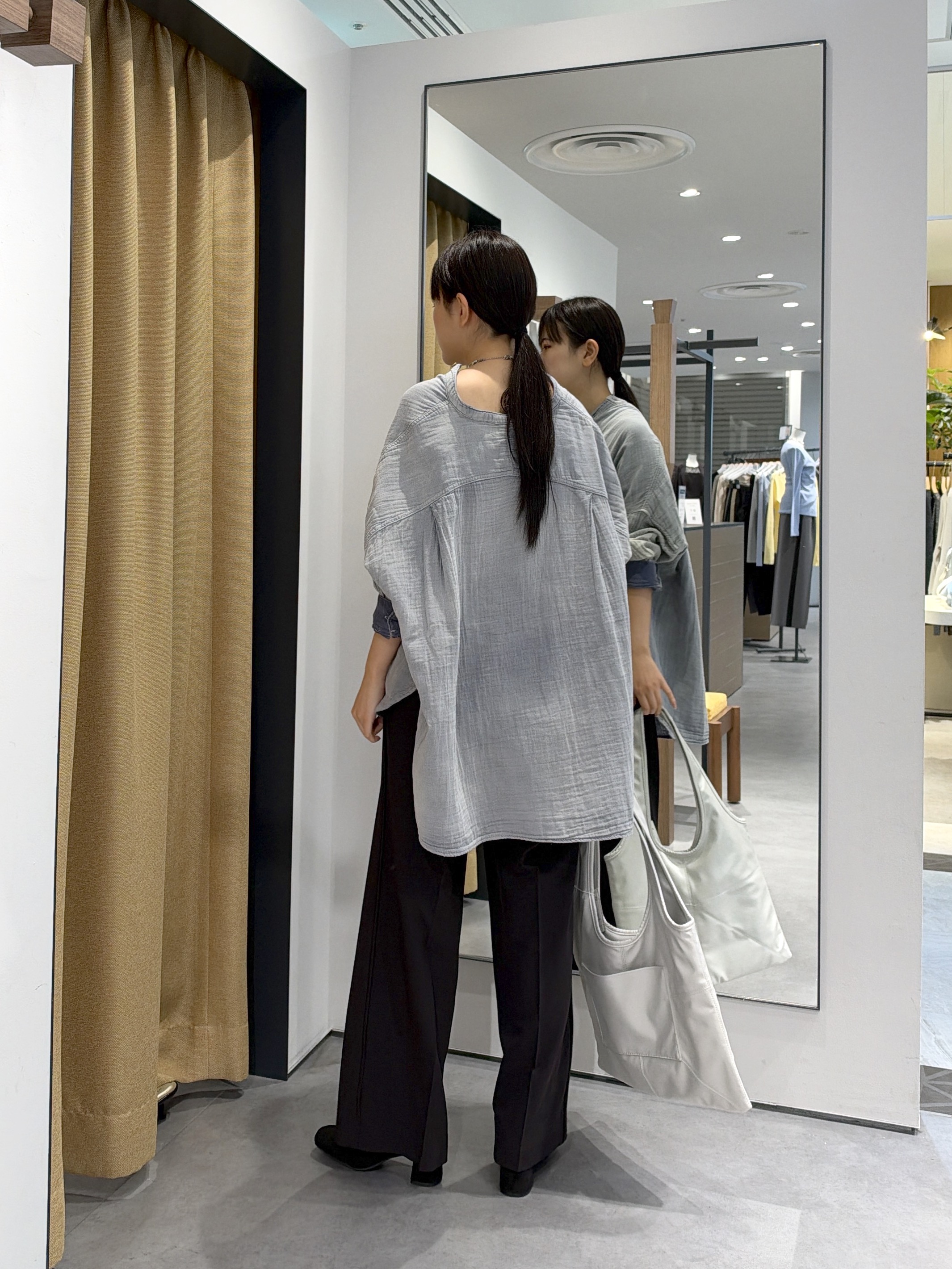 Renoさんの「INDIVI｜ガーゼデニムシャツ」を使ったコーディネート