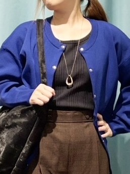 tukiさんの「SHOO･LA･RUE｜【セットアップ可/洗濯機可】軽やかに羽織れる スポンディッシュ ニットカーディガン」を使ったコーディネート