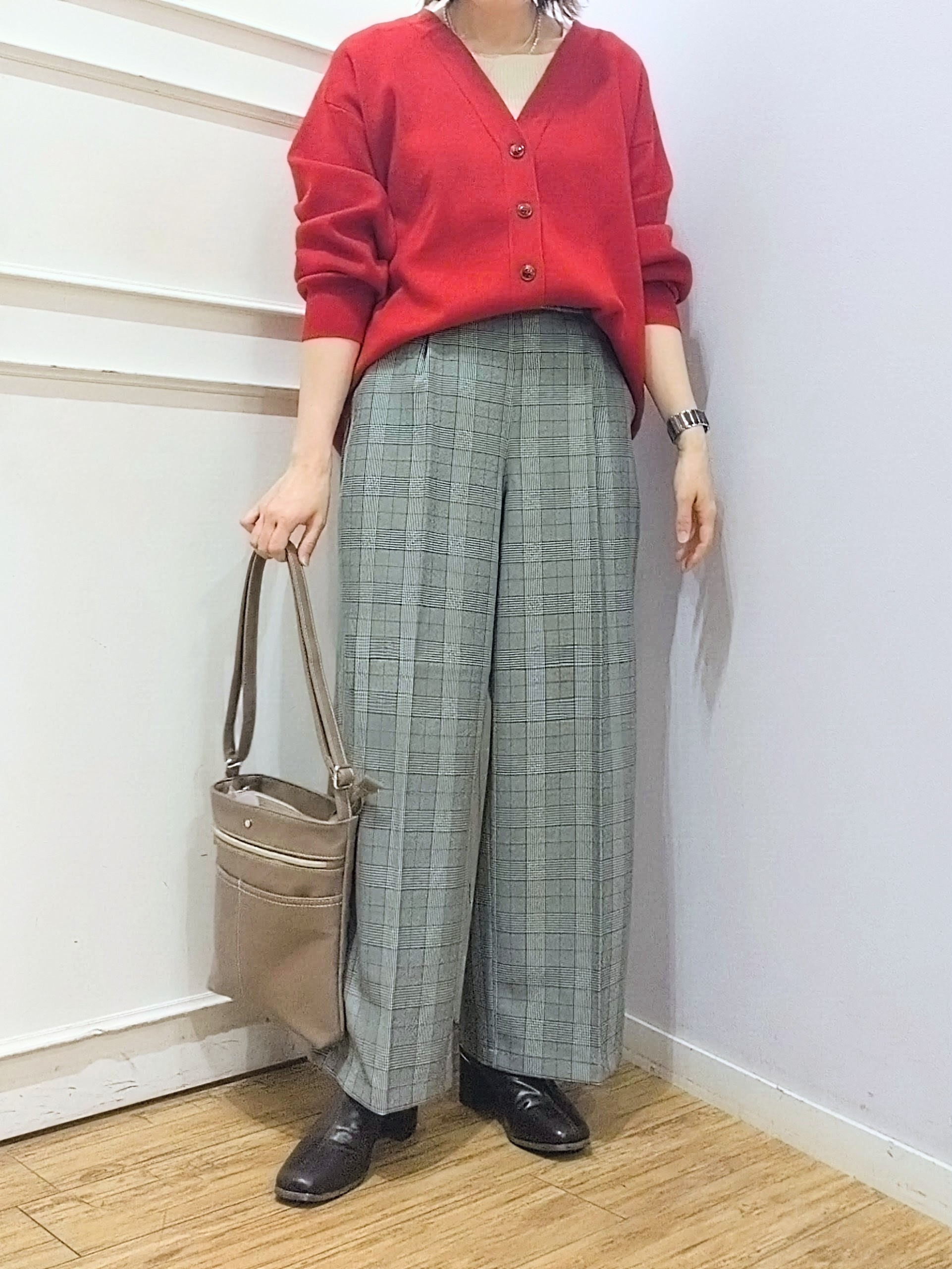 miomioさんの「SHOO･LA･RUE｜【毛玉になりにくい/S-LL/洗濯機可/体型カバー】Vネックゆったりカーディガン」を使ったコーディネート