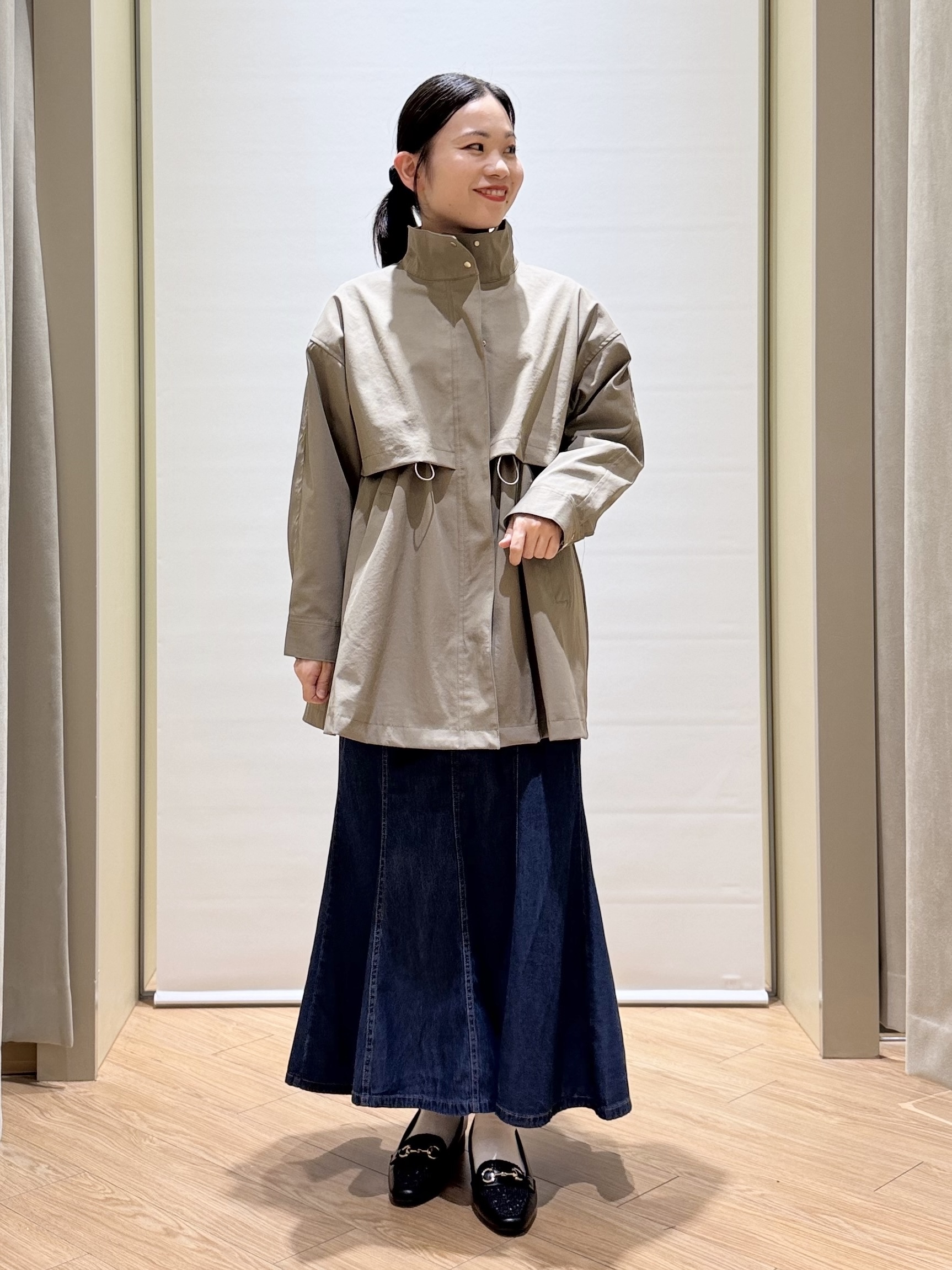 あんりさんの「grove｜【撥水／シルエット2WAY】ゆったり着られて体型カバー◎ スタンドネック テントラインコート」を使ったコーディネート
