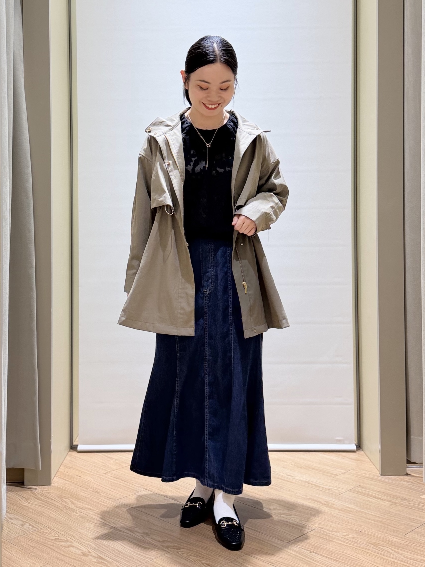 あんりさんの「grove｜【撥水／シルエット2WAY】ゆったり着られて体型カバー◎ スタンドネック テントラインコート」を使ったコーディネート