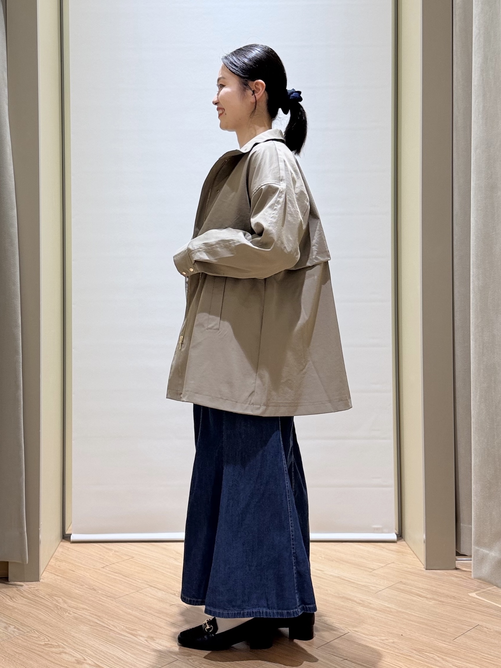 あんりさんの「grove｜【撥水／シルエット2WAY】ゆったり着られて体型カバー◎ スタンドネック テントラインコート」を使ったコーディネート
