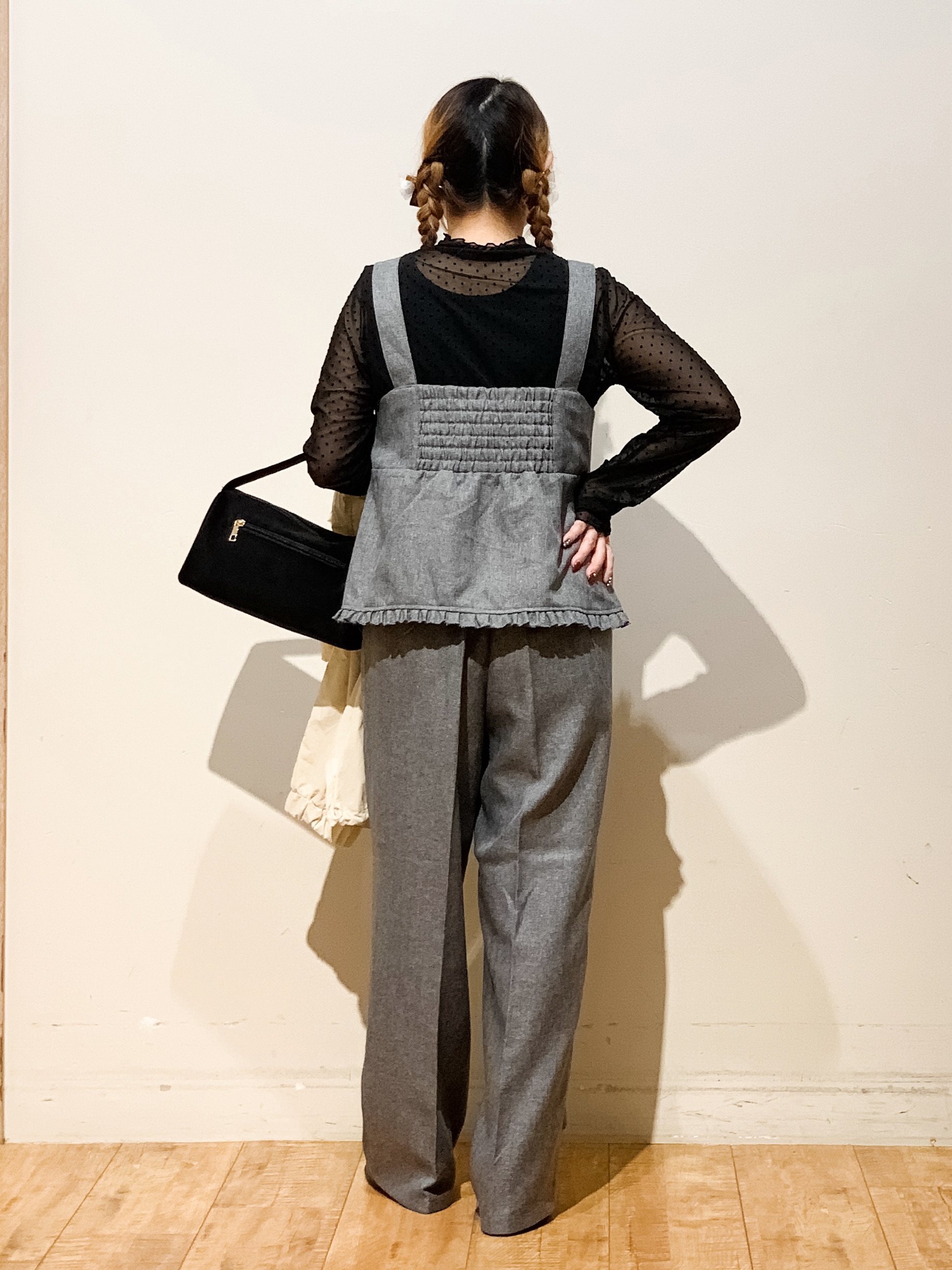 MEGさんの「SHOO･LA･RUE｜【S-LL/撥水】ゴールドパーツで女性らしく ギャザーブルゾン」を使ったコーディネート