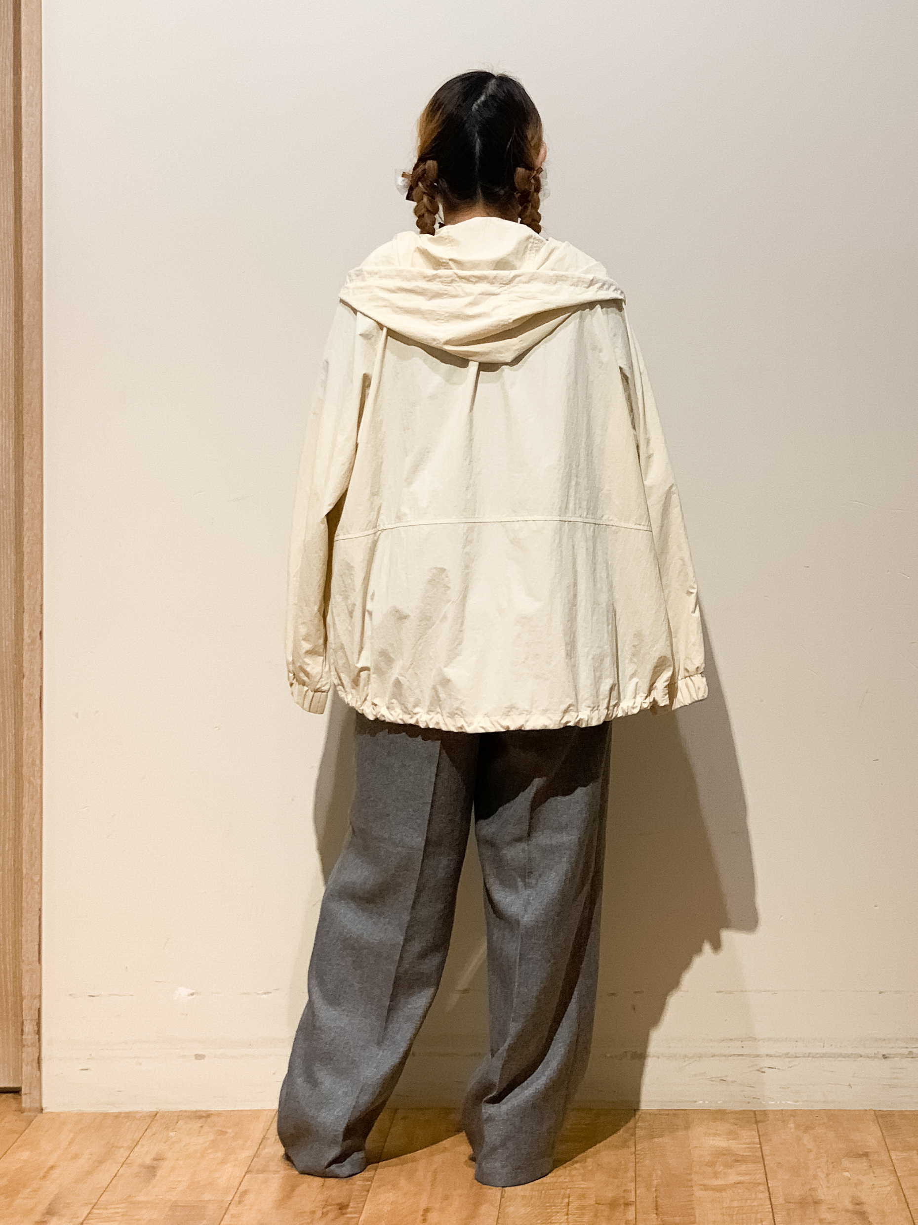 MEGさんの「SHOO･LA･RUE｜【S-LL/撥水】ゴールドパーツで女性らしく ギャザーブルゾン」を使ったコーディネート