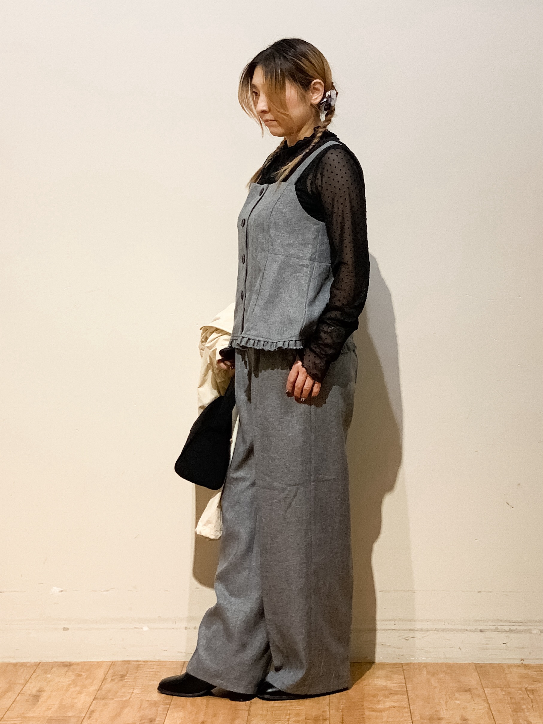 MEGさんの「SHOO･LA･RUE｜【S-LL/撥水】ゴールドパーツで女性らしく ギャザーブルゾン」を使ったコーディネート