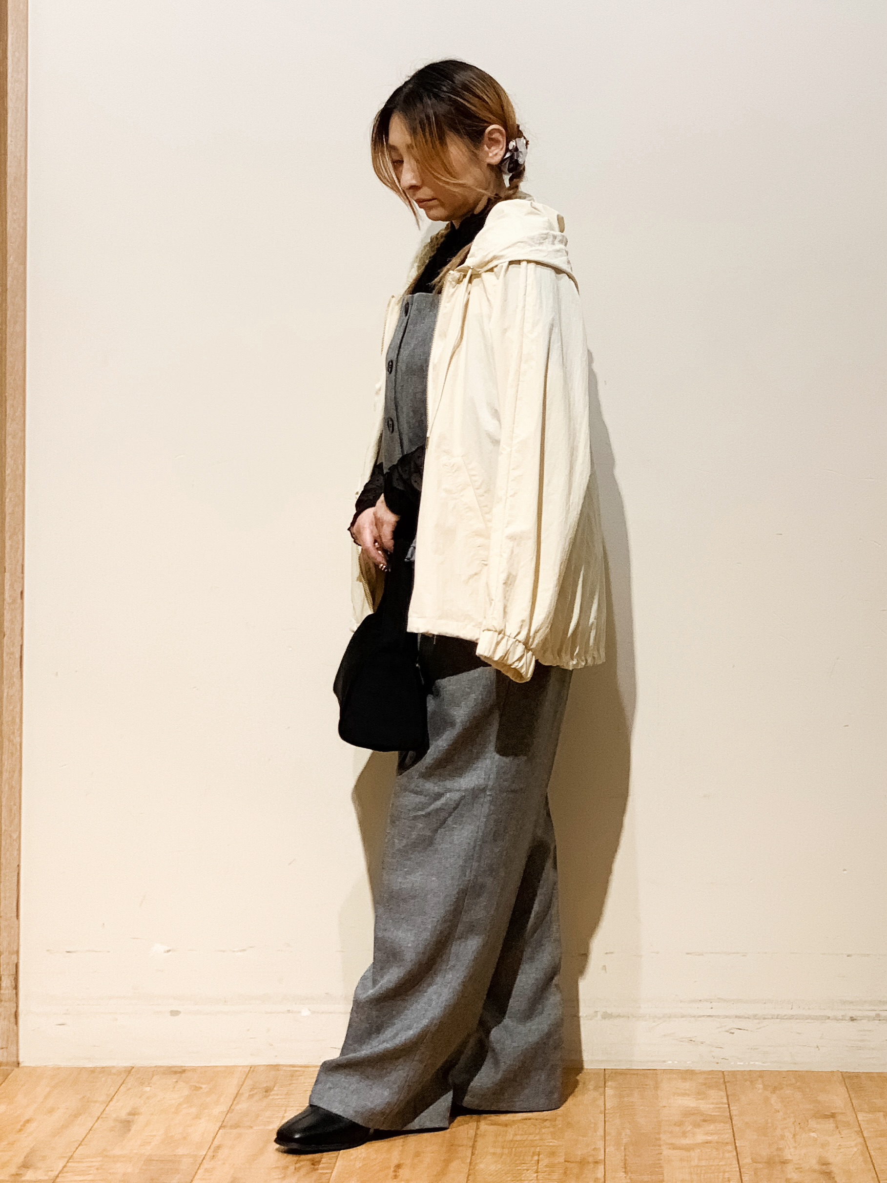 MEGさんの「SHOO･LA･RUE｜【S-LL/撥水】ゴールドパーツで女性らしく ギャザーブルゾン」を使ったコーディネート