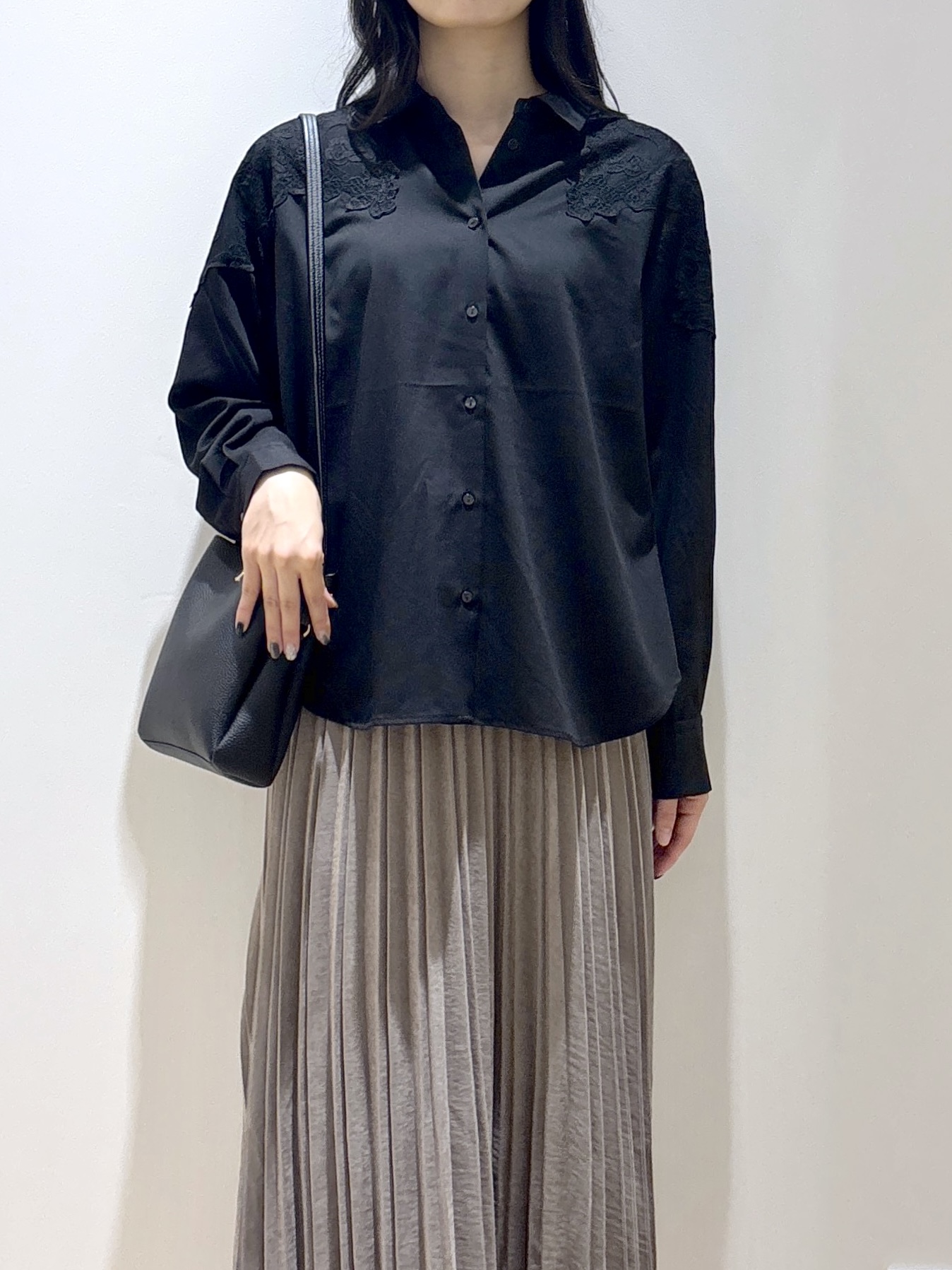 sachikoさんの「OPAQUE.CLIP｜レースモチーフドッキングシャツ【洗濯機OK】」を使ったコーディネート