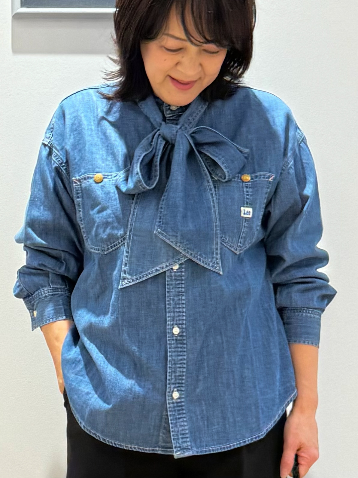 Lilyさんの「grove｜【Lee&times;grove別注】DENIM BOWTIE SHIRTS」を使ったコーディネート