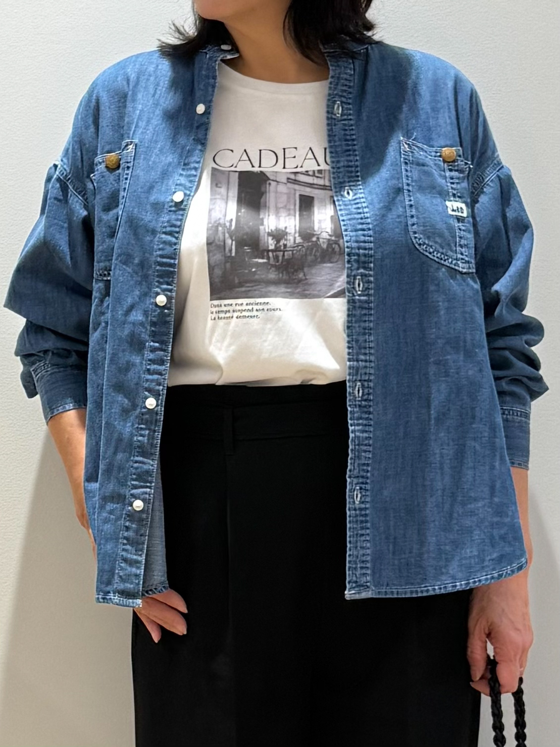 Lilyさんの「grove｜【Lee&times;grove別注】DENIM BOWTIE SHIRTS」を使ったコーディネート