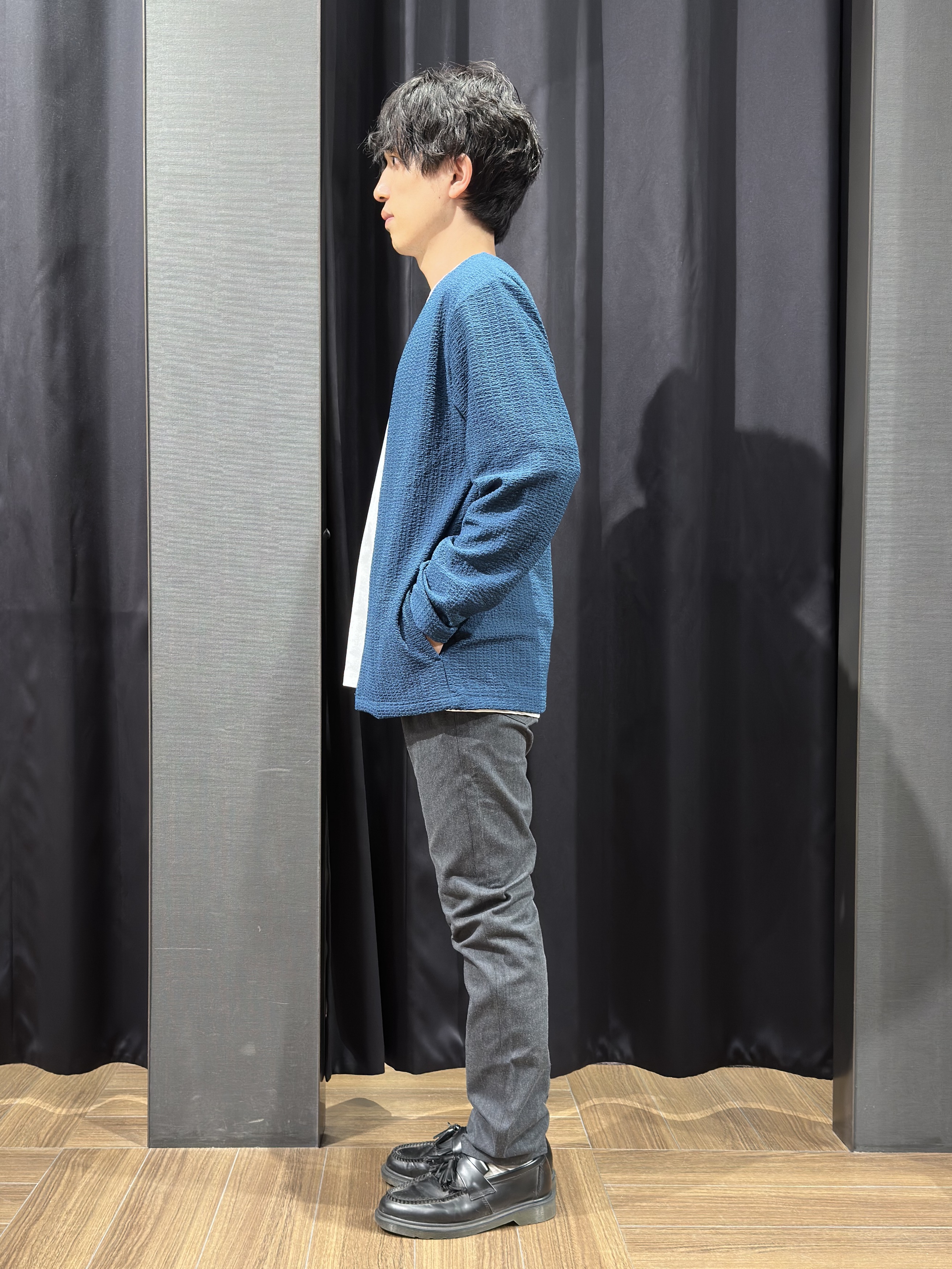 tomoyaさんの「THE SHOP TK｜【2点セット／洗濯機OK】長袖カーディガン+半袖Tシャツ」を使ったコーディネート