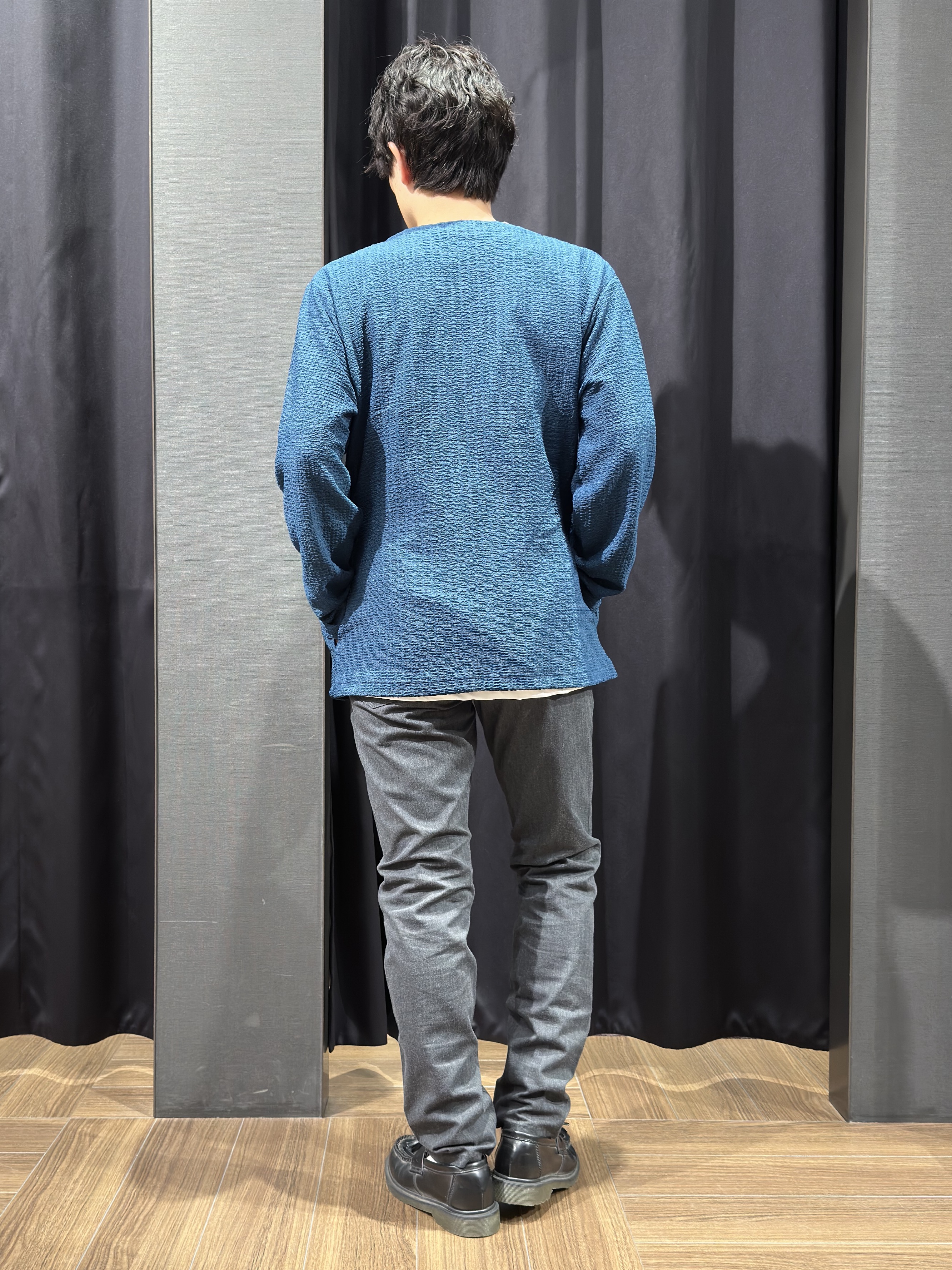 tomoyaさんの「THE SHOP TK｜【2点セット／洗濯機OK】長袖カーディガン+半袖Tシャツ」を使ったコーディネート