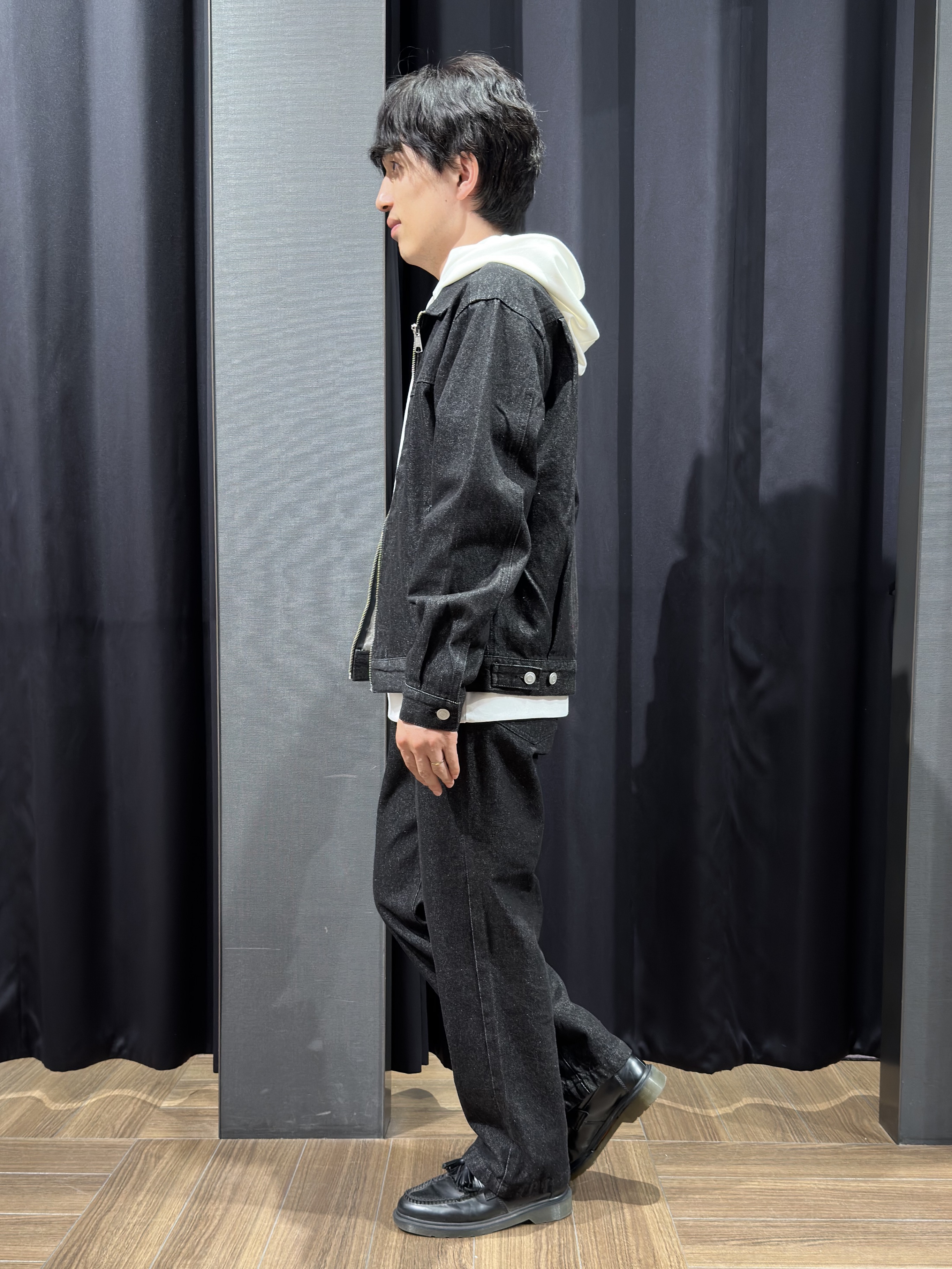 tomoyaさんの「THE SHOP TK｜【色落ちしにくい/セットアップ可】デニムライク ジップアップジャケット」を使ったコーディネート