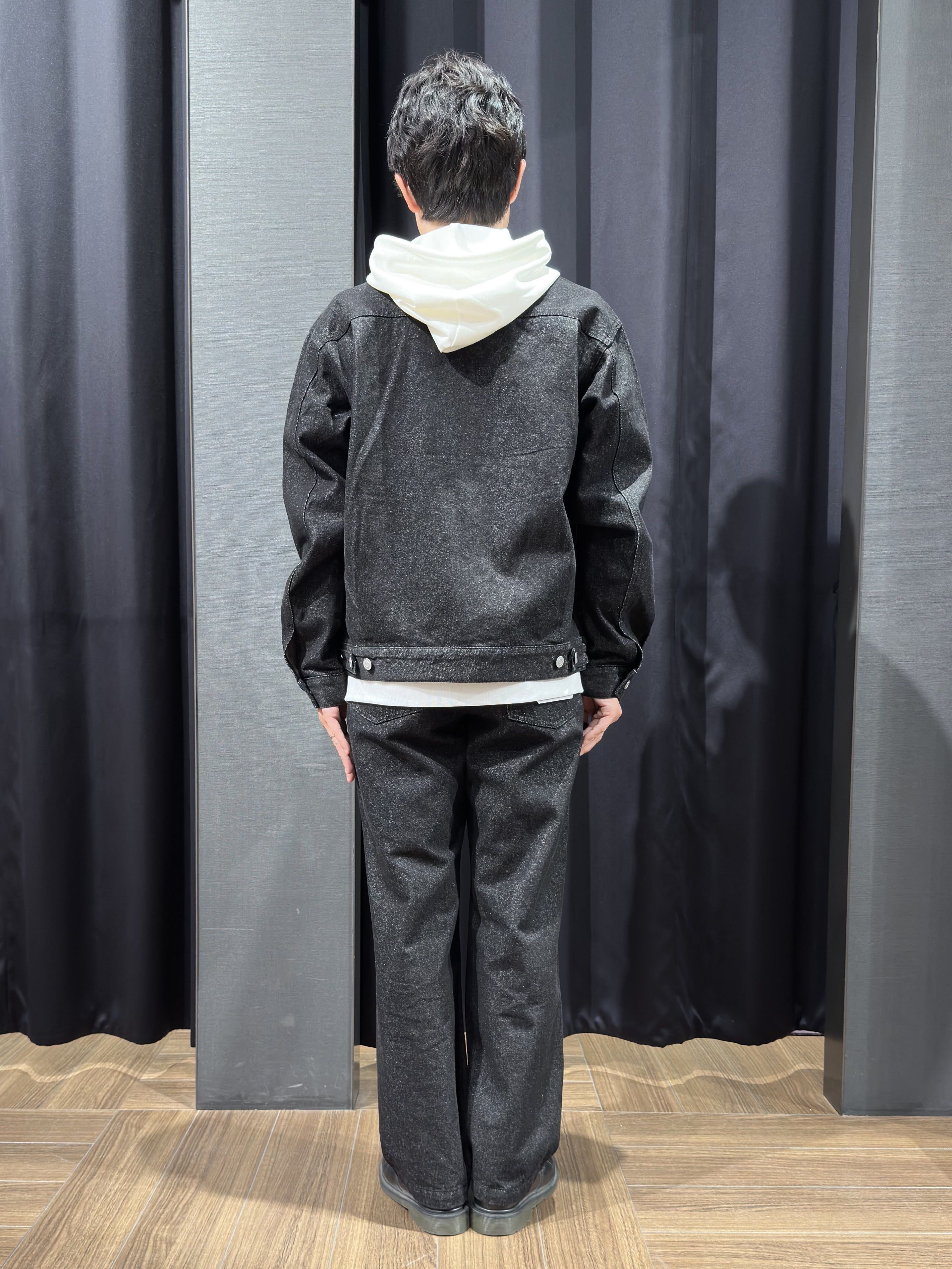 tomoyaさんの「THE SHOP TK｜【色落ちしにくい/セットアップ可】デニムライク ジップアップジャケット」を使ったコーディネート