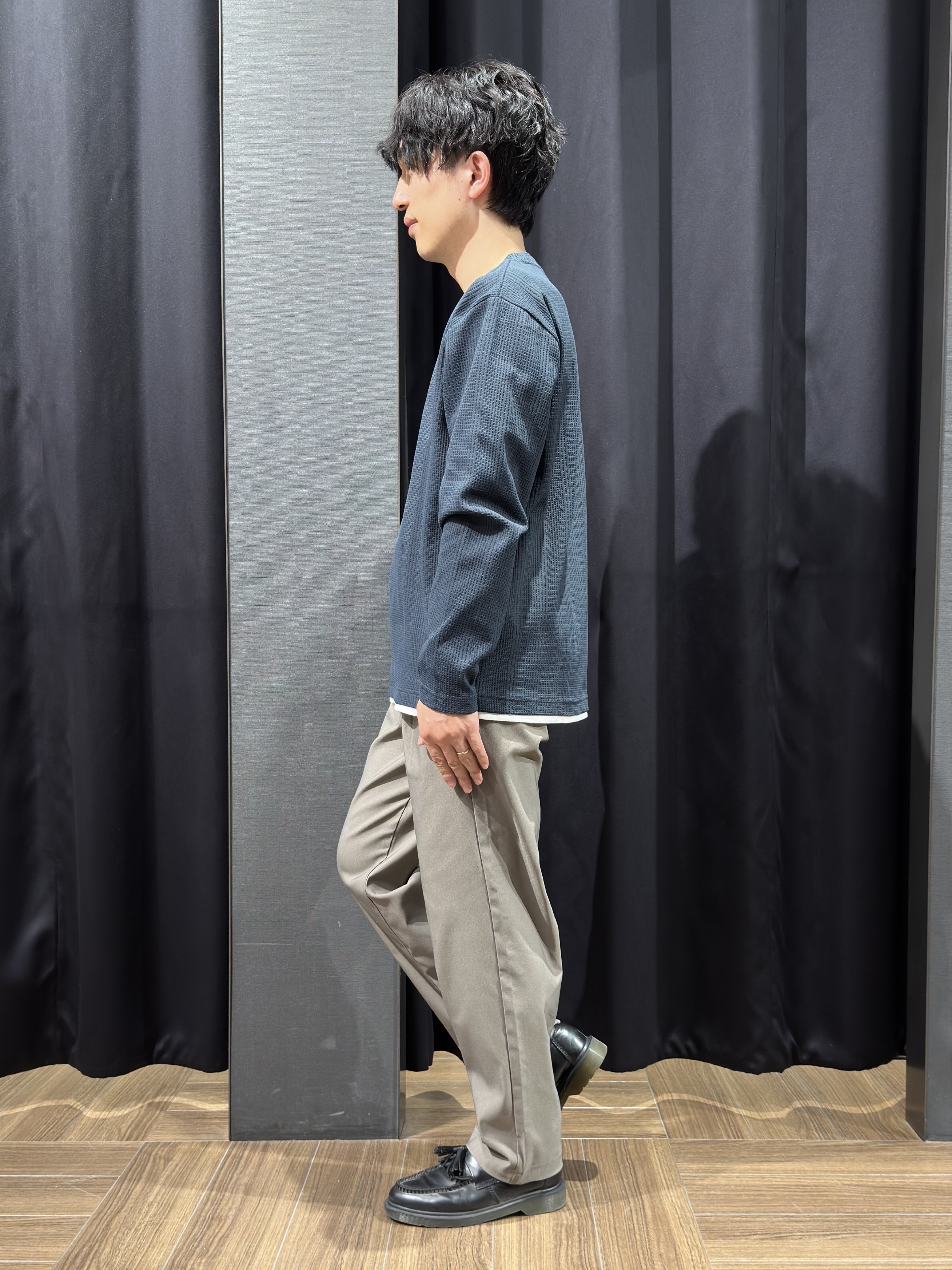 tomoyaさんの「THE SHOP TK｜【洗濯機OK】ワッフル レイヤード 長袖Tシャツ」を使ったコーディネート