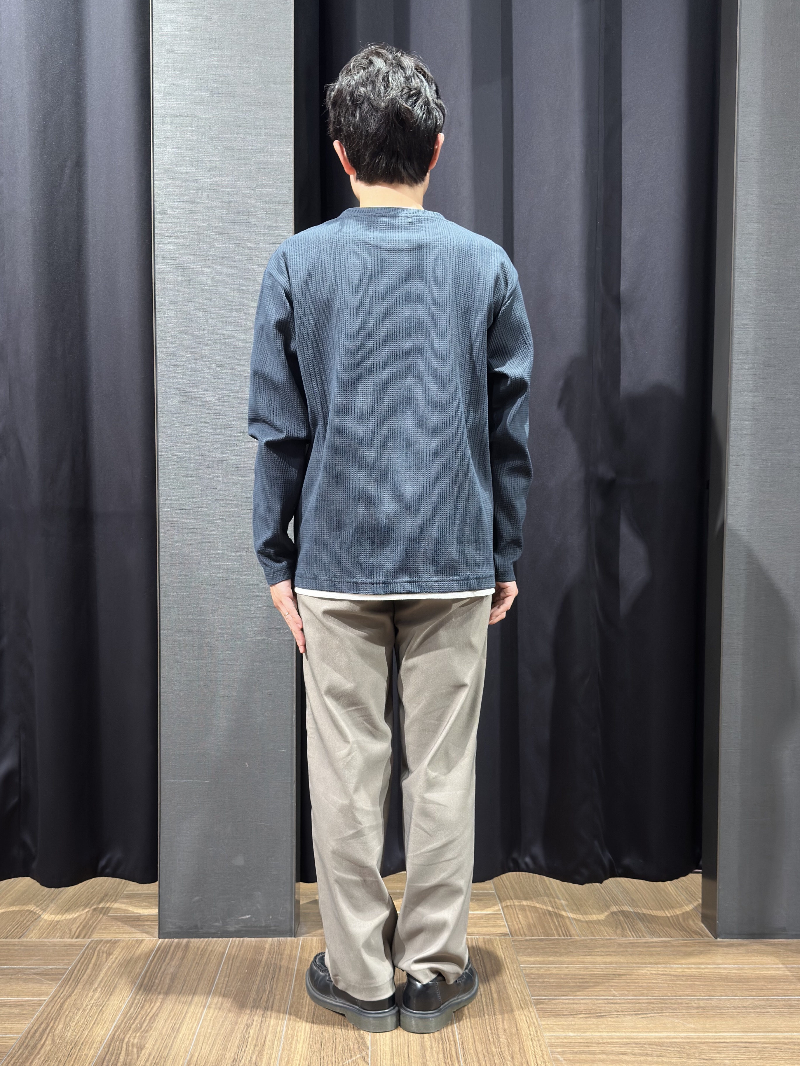 tomoyaさんの「THE SHOP TK｜【洗濯機OK】ワッフル レイヤード 長袖Tシャツ」を使ったコーディネート