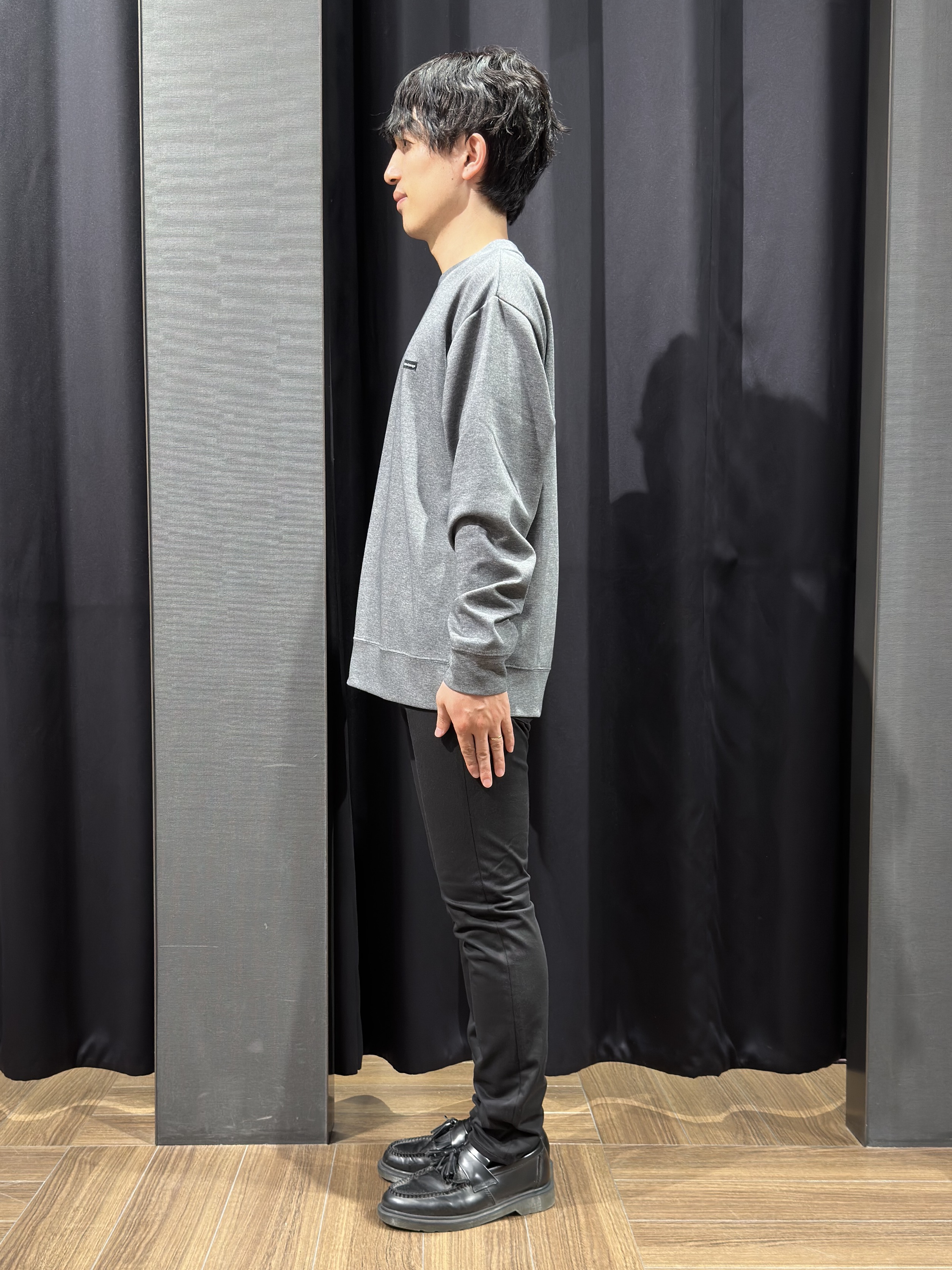 tomoyaさんの「THE SHOP TK｜【洗濯機OK／ユニセックス】ダンボール ロゴスウェット」を使ったコーディネート