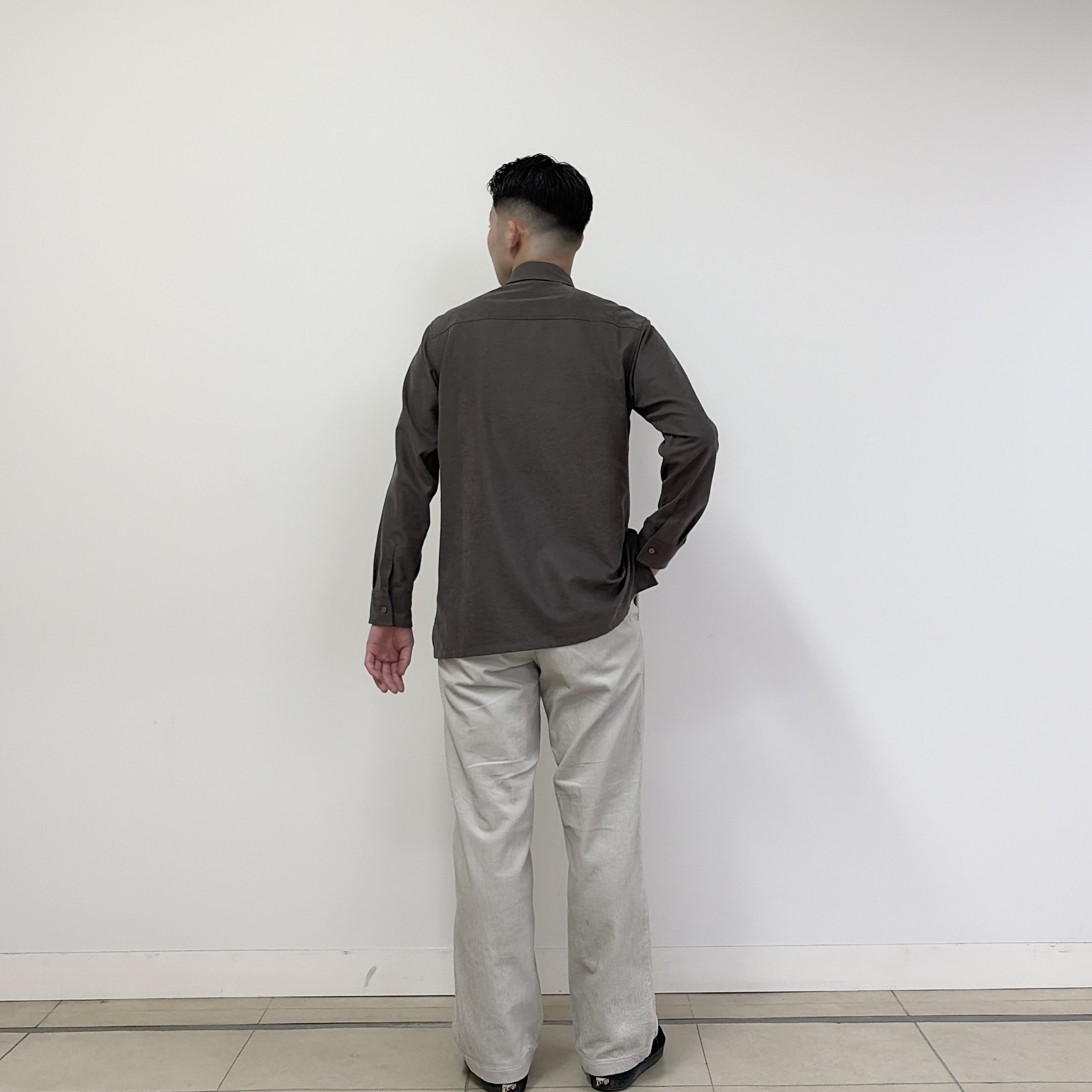 千葉亮太さんの「DRESSTERIOR｜【ウォッシャブル】スウェードタッチ キュプラフィブリル シャツ」を使ったコーディネート
