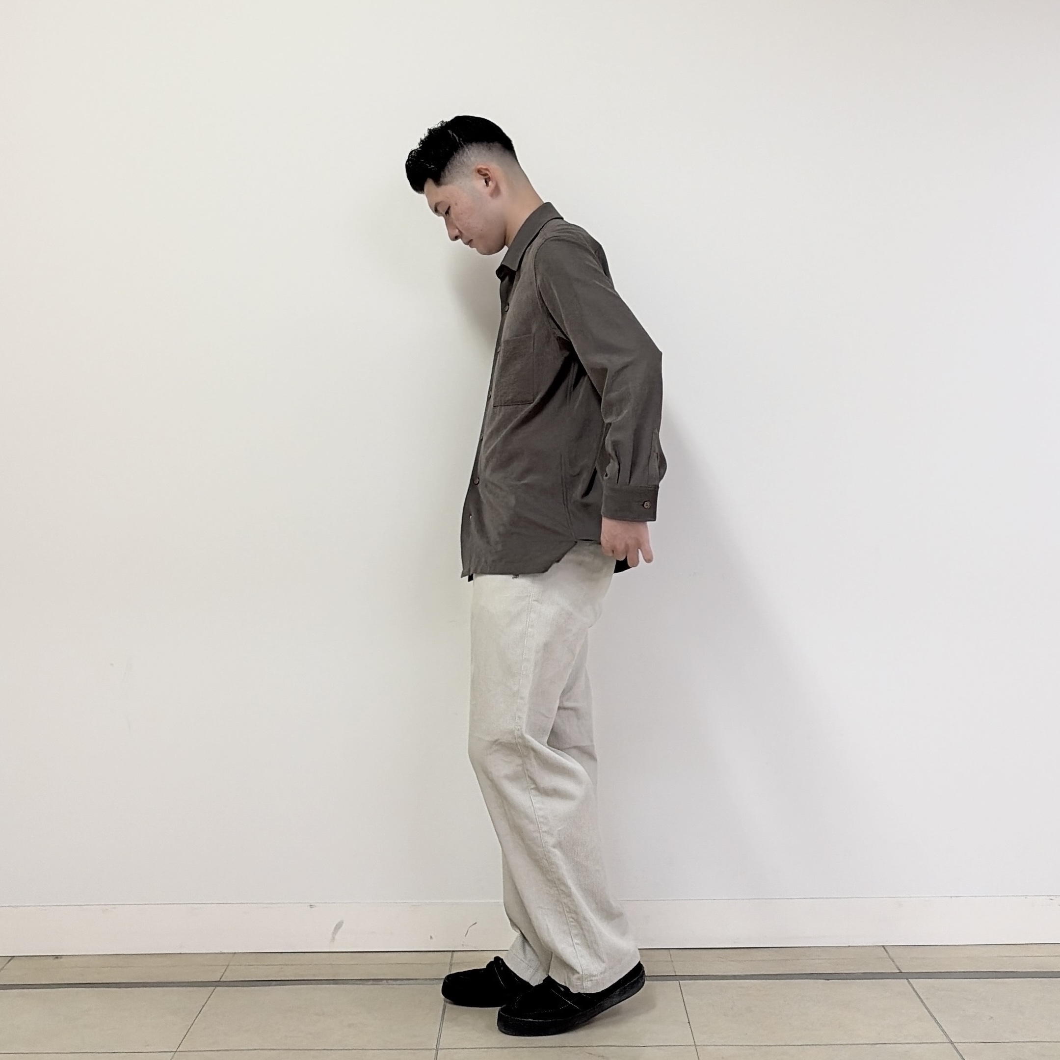 千葉亮太さんの「DRESSTERIOR｜【ウォッシャブル】スウェードタッチ キュプラフィブリル シャツ」を使ったコーディネート