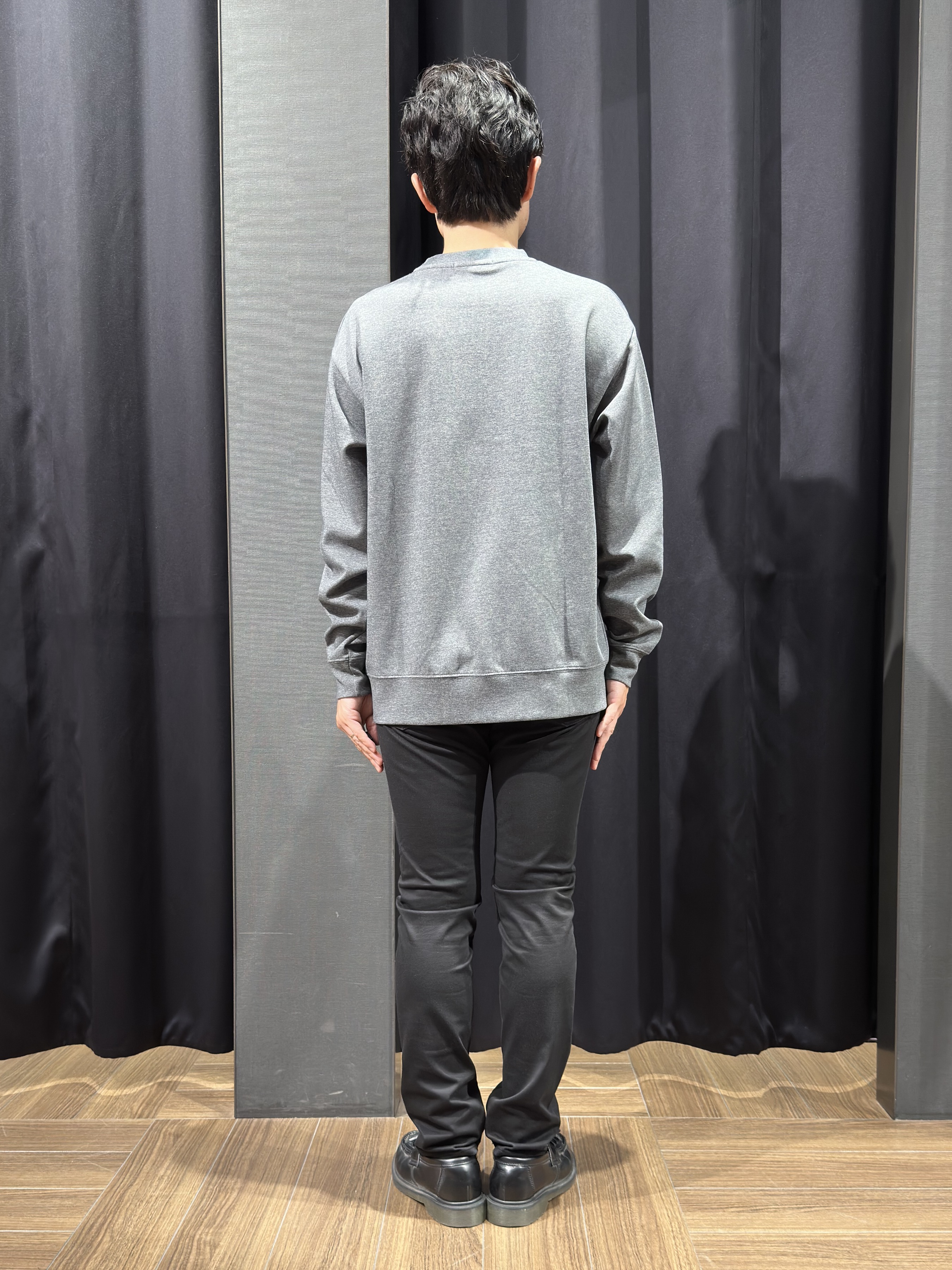 tomoyaさんの「THE SHOP TK｜【洗濯機OK／ユニセックス】ダンボール ロゴスウェット」を使ったコーディネート
