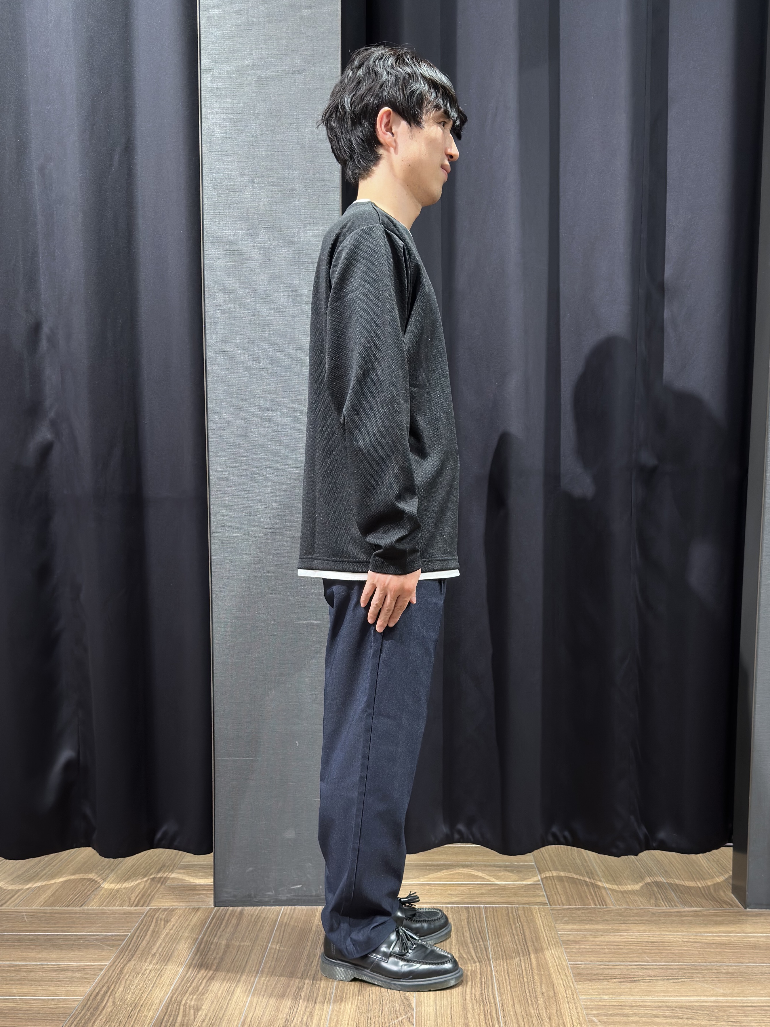 tomoyaさんの「THE SHOP TK｜【洗濯機OK】カノコキーネック レイヤード長袖Tシャツ」を使ったコーディネート