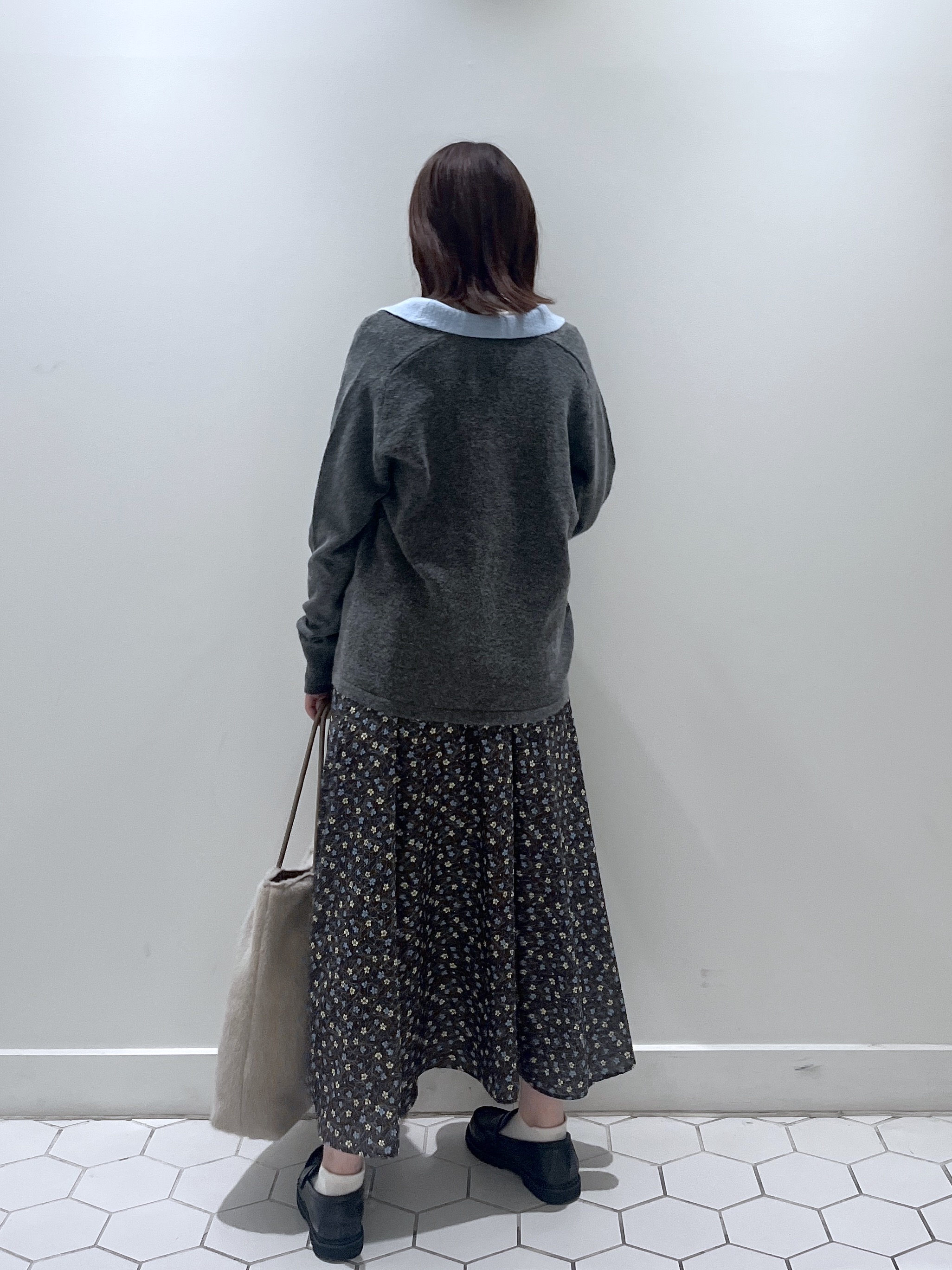 Makinoさんの「Dessin｜【洗える/チクチクしにくい】モヘヤライク バイカラースキッパーポロニット」を使ったコーディネート