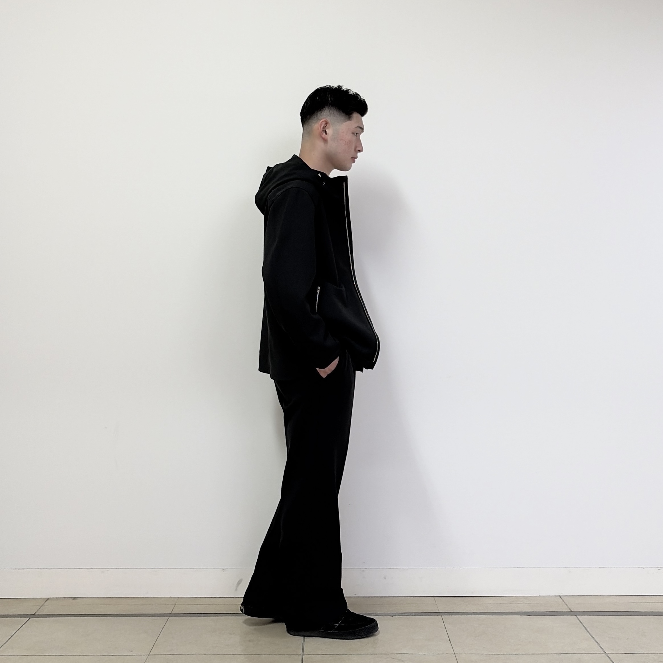 千葉亮太さんの「DRESSTERIOR｜【着膨れゼロ/軽量防寒】ダウンファブリック フーディジャケット」を使ったコーディネート