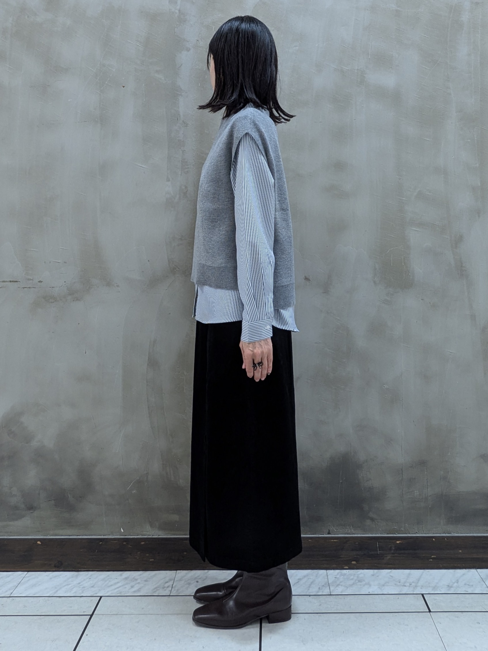 shioさんの「grove｜【2点セット/時短・着回し】着るだけでコーデが完成 ニットベスト&times;シャツ」を使ったコーディネート